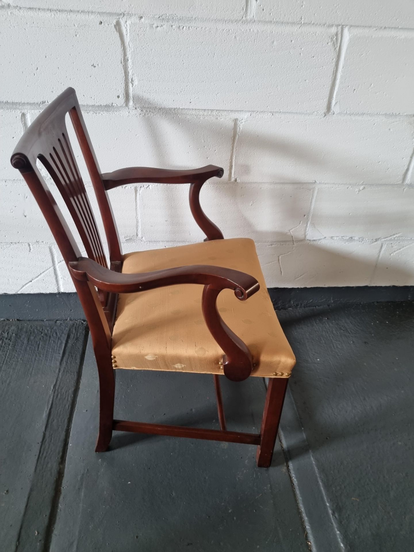 Arthur Brett Mahogany Dining Arm Chair With Spindle Detail To Back And Carved Tapered Front Legs - Bild 5 aus 5