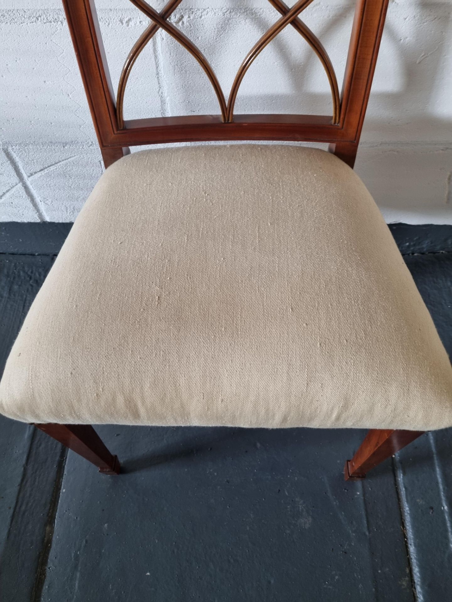 Arthur Brett Side Chair Bespoke Cream Upholstery Sheraton-Style Cherrywood Armchair With Tulip- - Bild 3 aus 4