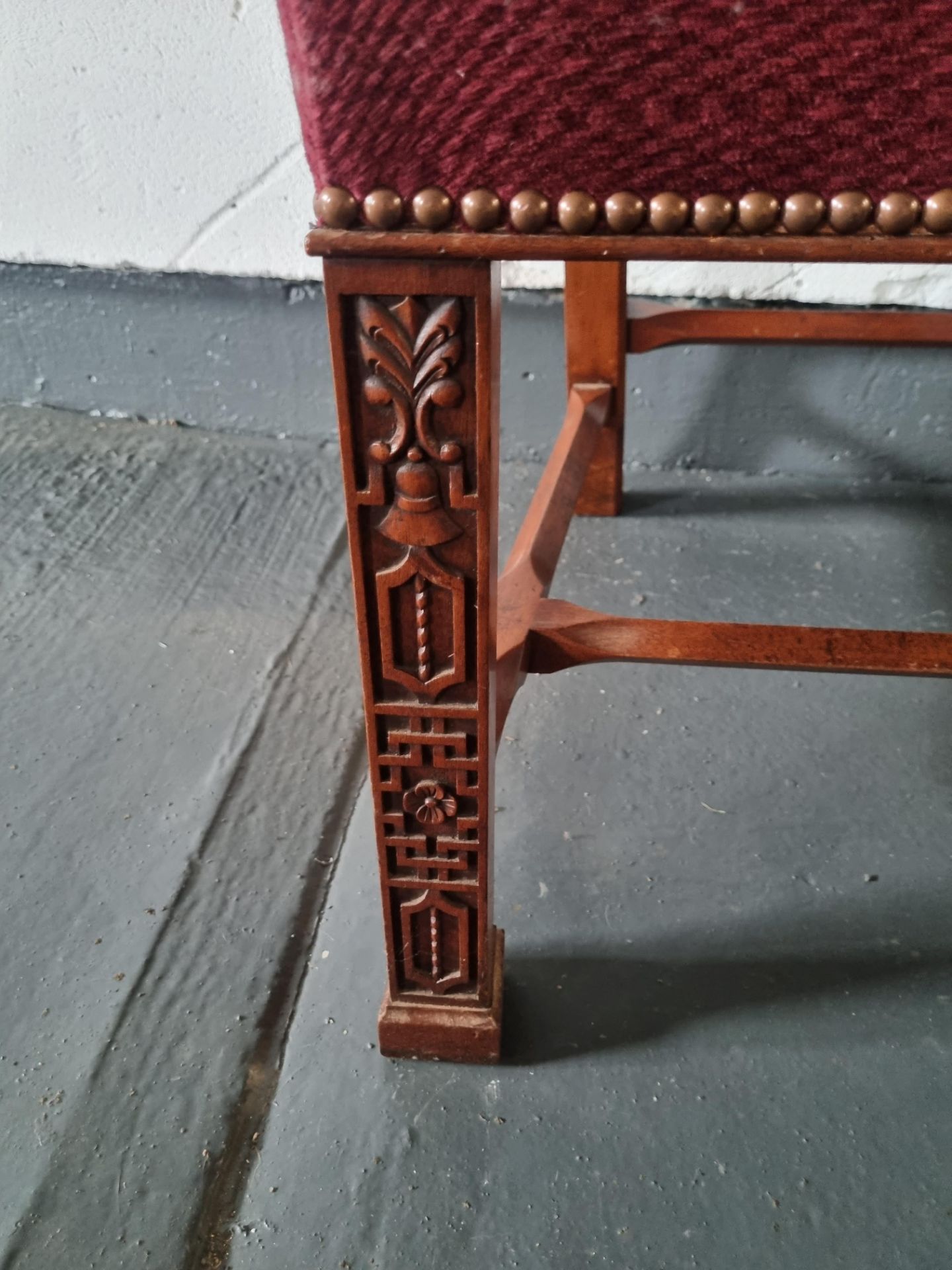 Arthur Brett Mahogany Dining Side Chair With Subtly Carved Detail To Back And Front Legs With A - Bild 3 aus 6