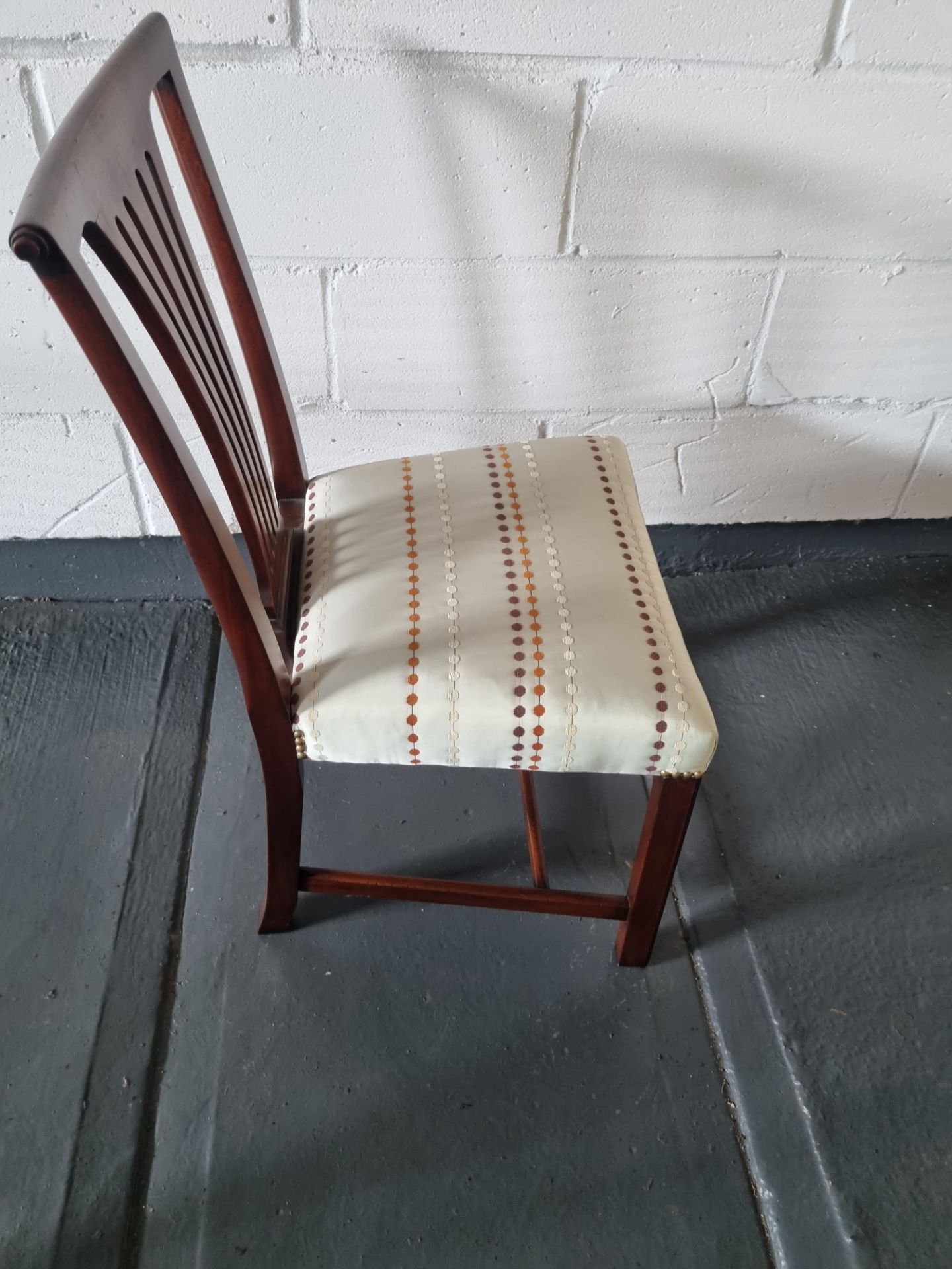 Arthur Brett Mahogany Dining Arm Chair With Spindle Detail To Back And Carved Tapered Front Legs - Image 5 of 5