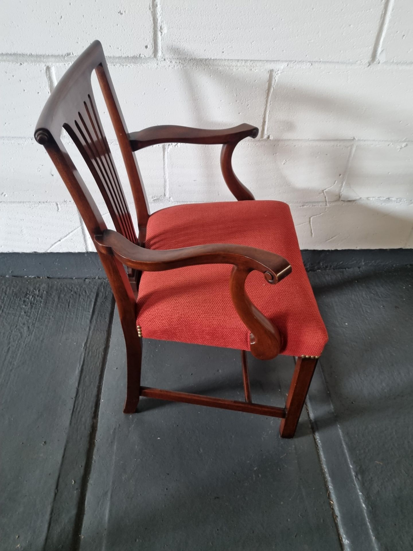 Arthur Brett Mahogany Dining Arm Chair With Spindle Detail To Back And Carved Tapered Front Legs - Bild 6 aus 6