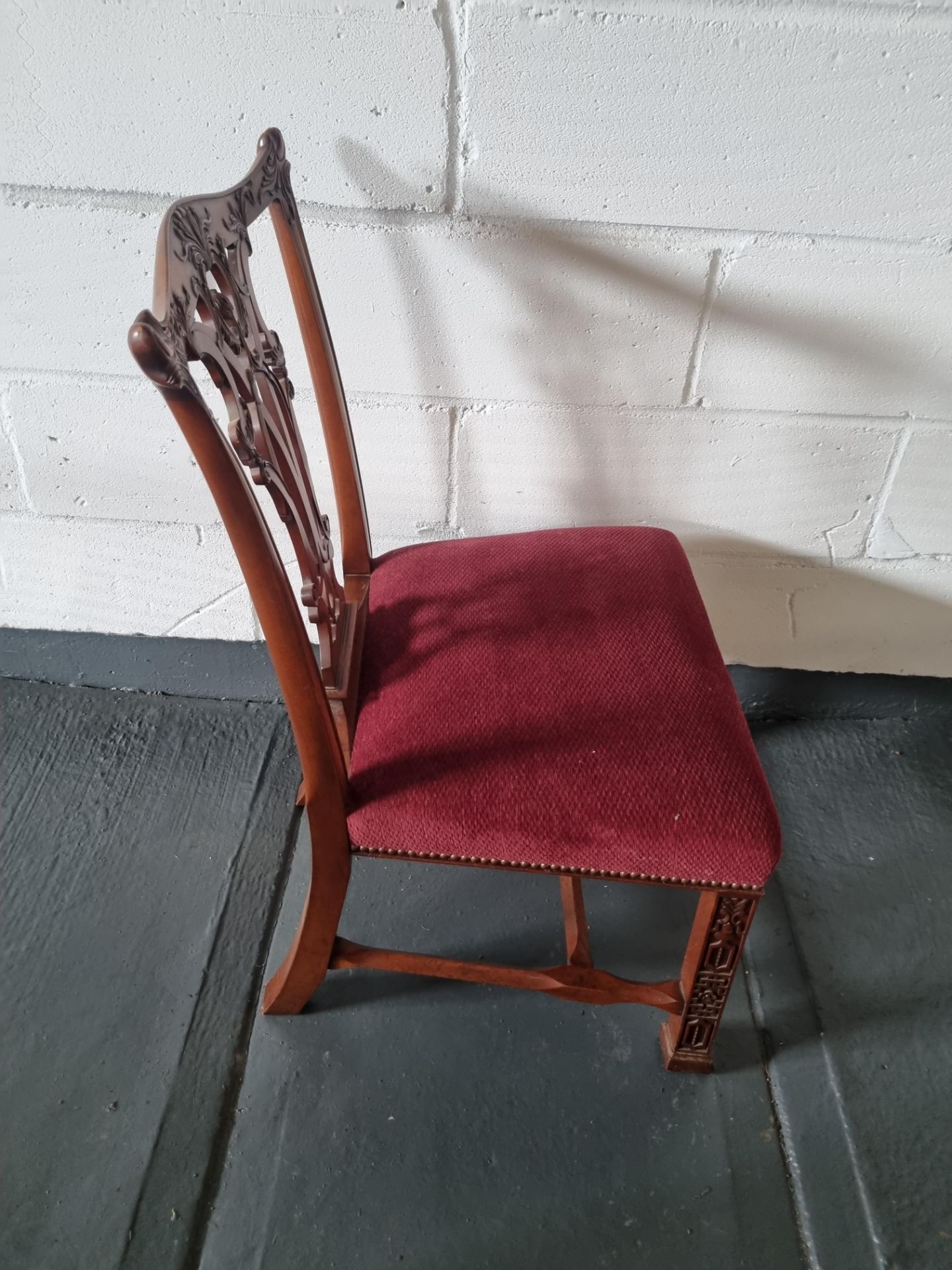 Arthur Brett Mahogany Dining Side Chair With Subtly Carved Detail To Back And Front Legs With A - Bild 6 aus 6