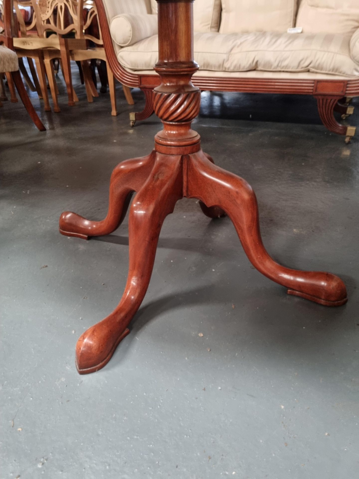 Arthur Brett Mahogany single pedestal Table with four legs the top tilts and is held in place with a - Image 4 of 4