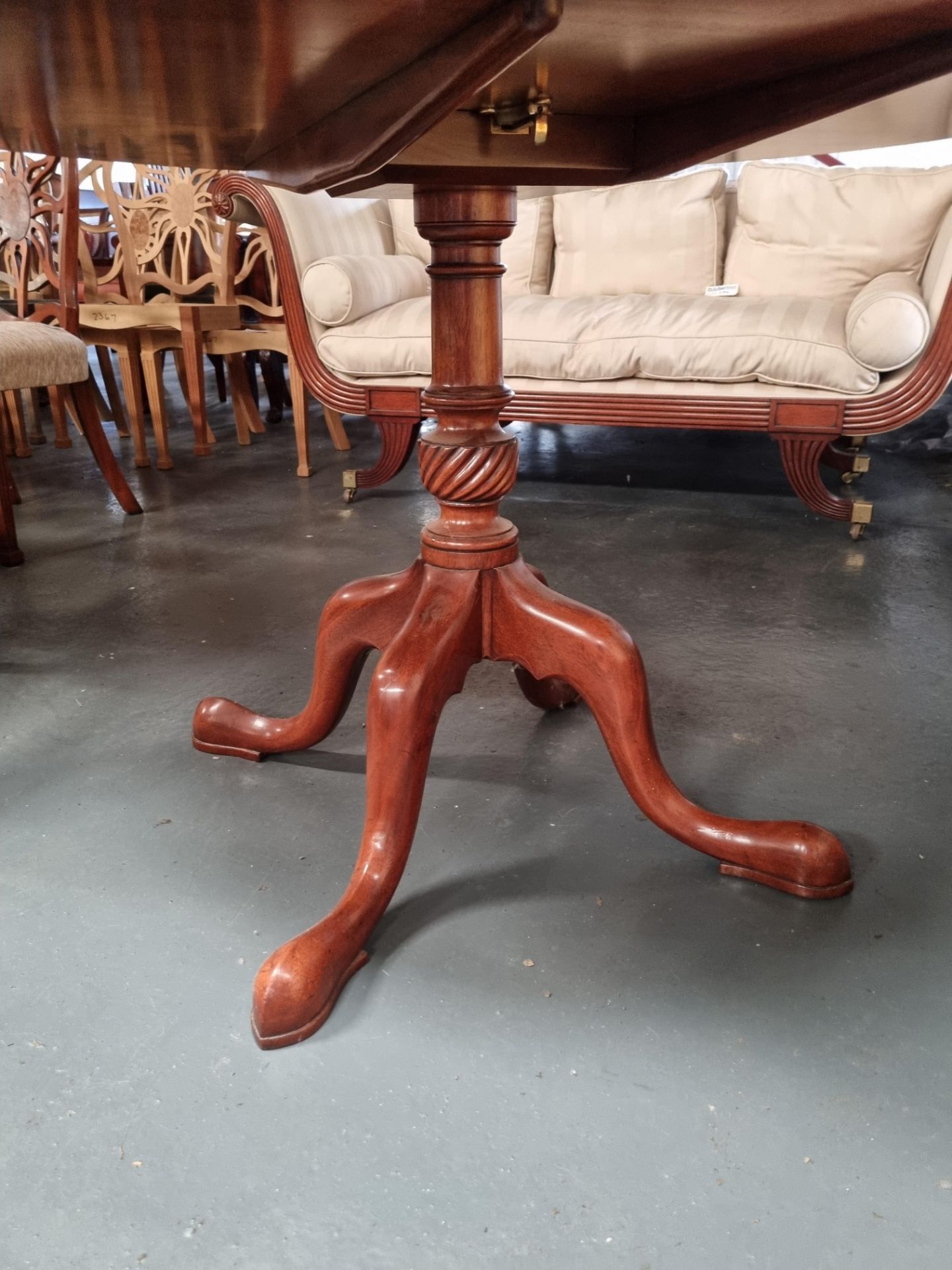 Arthur Brett Mahogany single pedestal Table with four legs the top tilts and is held in place with a - Image 3 of 4