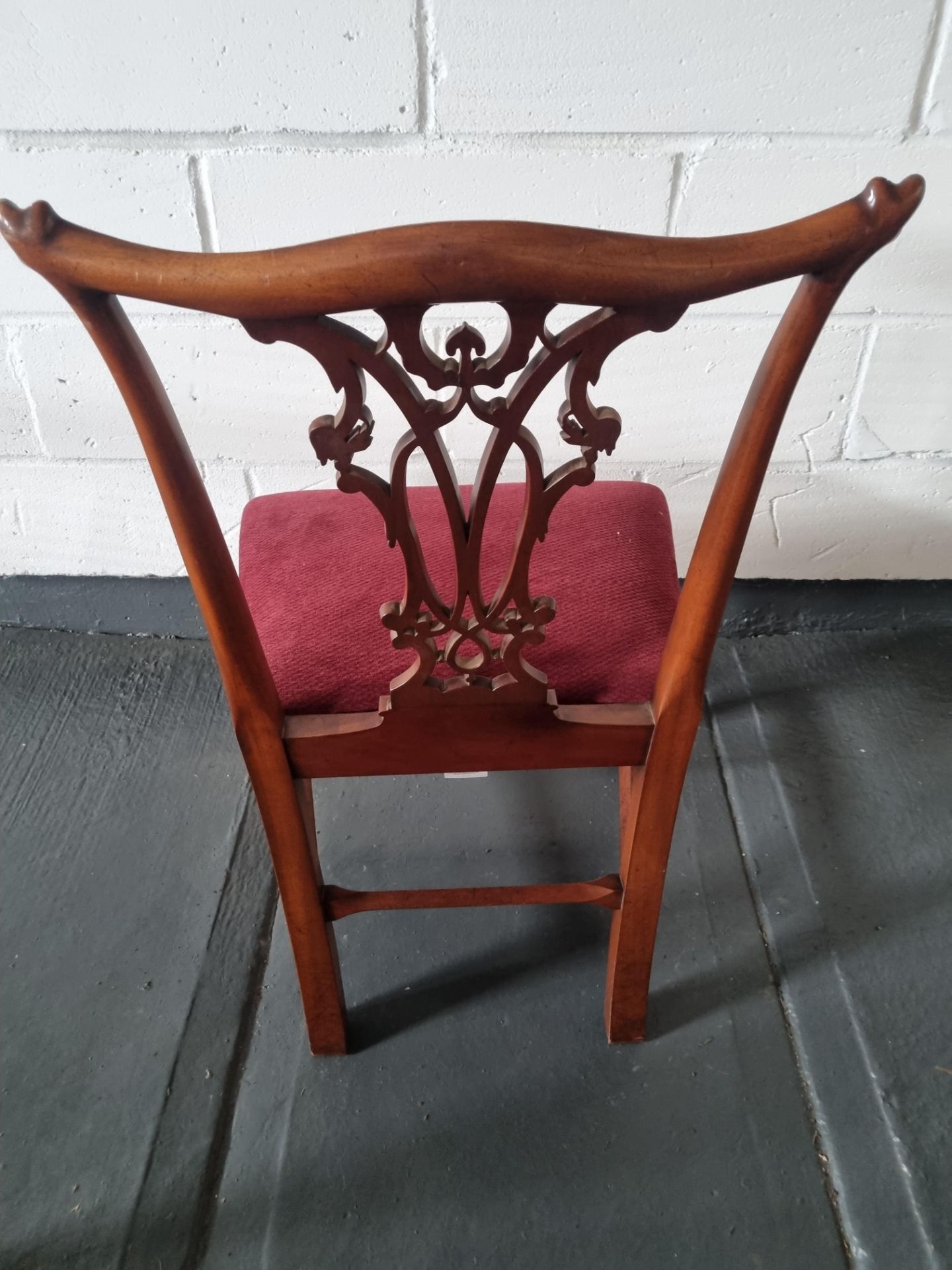 Arthur Brett Mahogany Dining Side Chair With Subtly Carved Detail To Back And Front Legs With A - Bild 2 aus 6