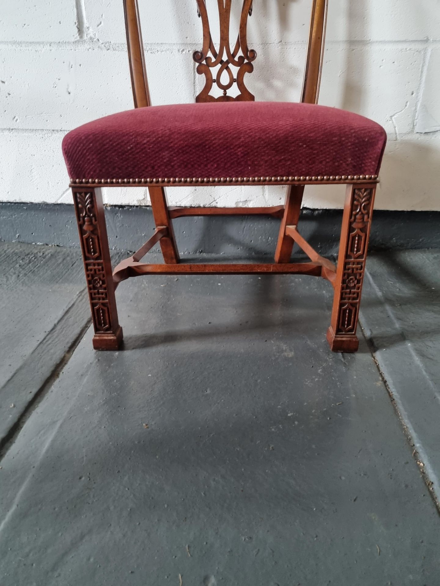 Arthur Brett Mahogany Dining Side Chair With Subtly Carved Detail To Back And Front Legs With A - Bild 4 aus 6