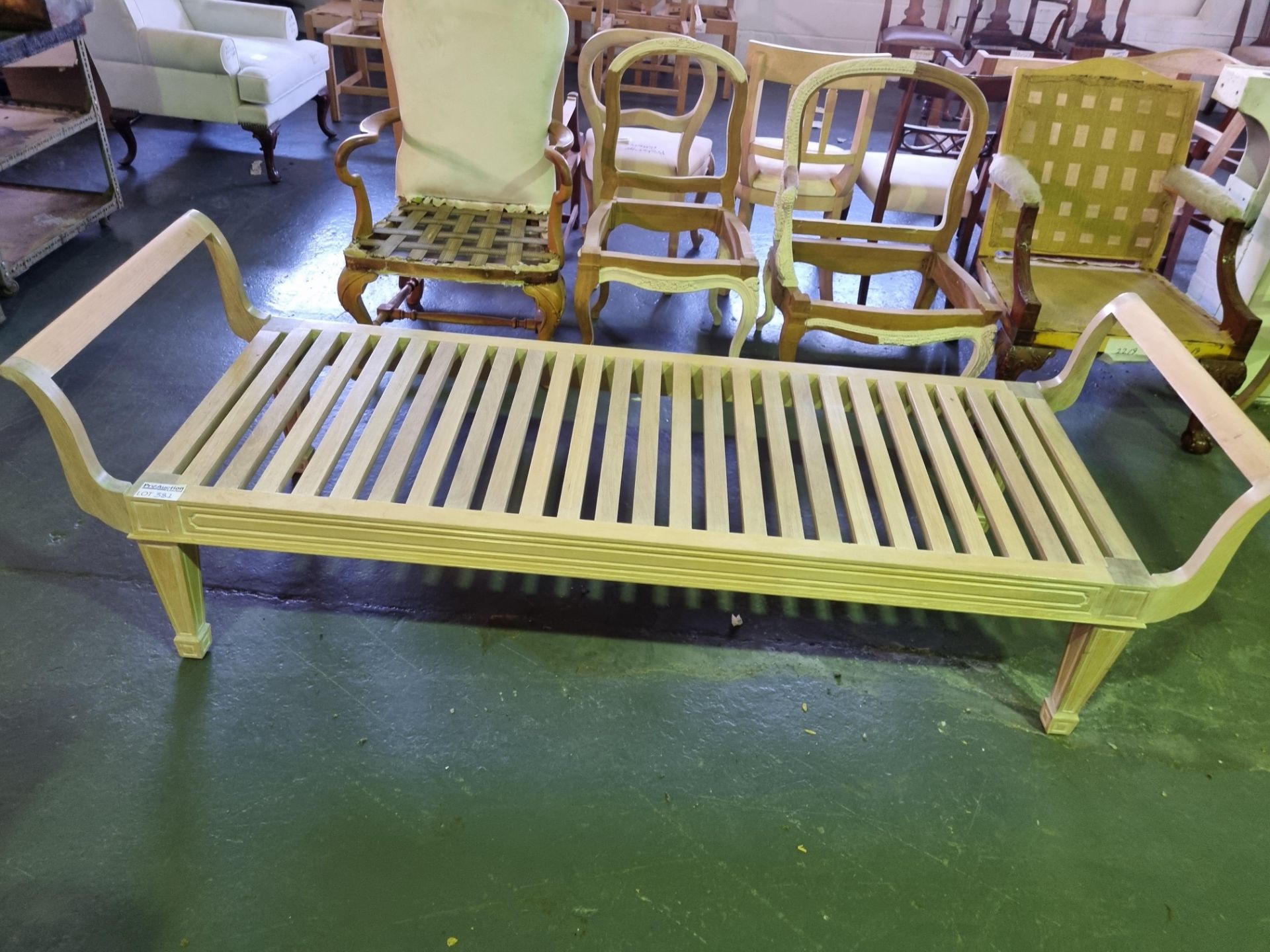 Arthur Brett daybed/bench with scrolled arms on tapered legs Height 82cm Width 201cm Depth 79cm - Bild 2 aus 4