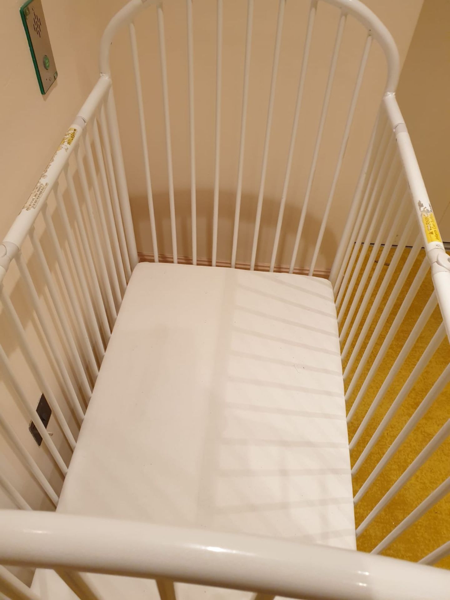 Fundations PINNACLE STEEL FOLDING COMPACT CRIB White Steel Folding Compact Crib is a smart choice - Image 2 of 3