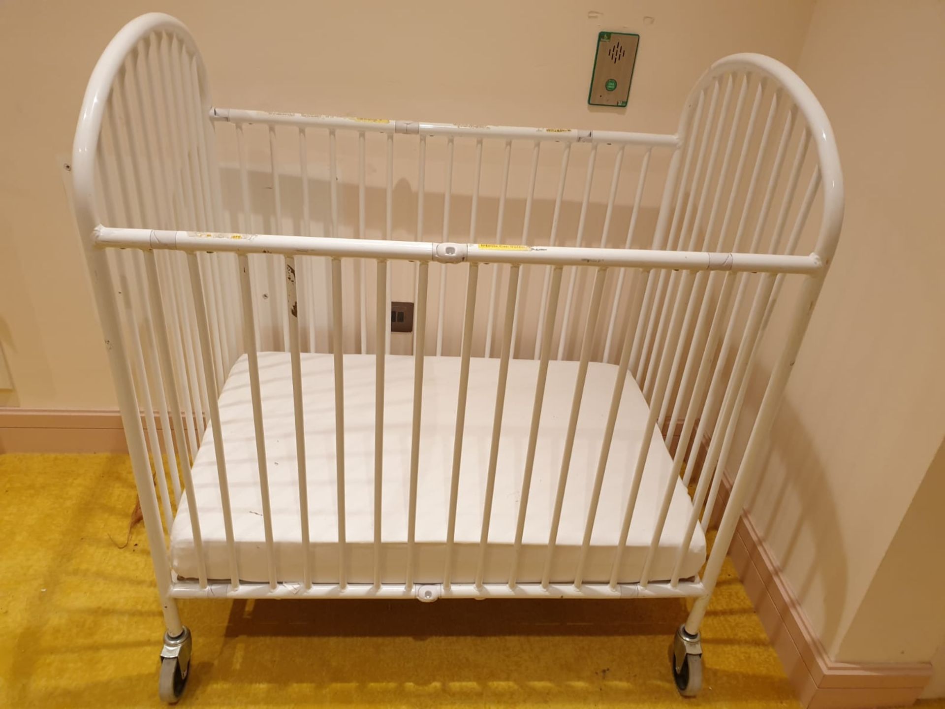 Fundations PINNACLE STEEL FOLDING COMPACT CRIB White Steel Folding Compact Crib is a smart choice