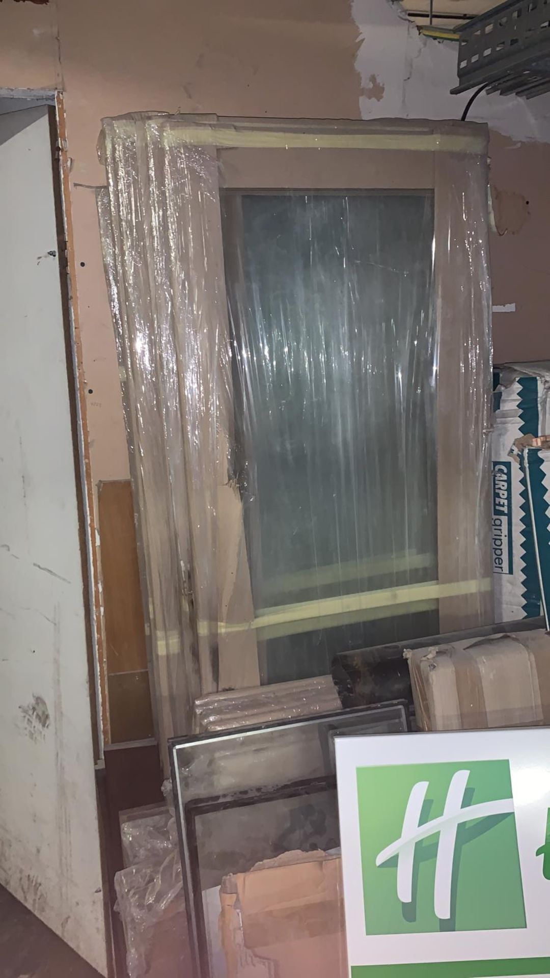 7 x 60 x 200cm shower screens (This lot to be collected from Kensington venue)