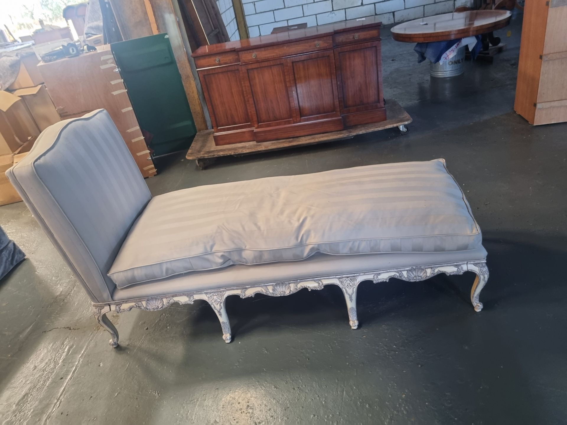 Grey Stripe Upholstered French Day Bed (Broken) Height 104cm Width 200cm Depth 75cm - Bild 4 aus 5