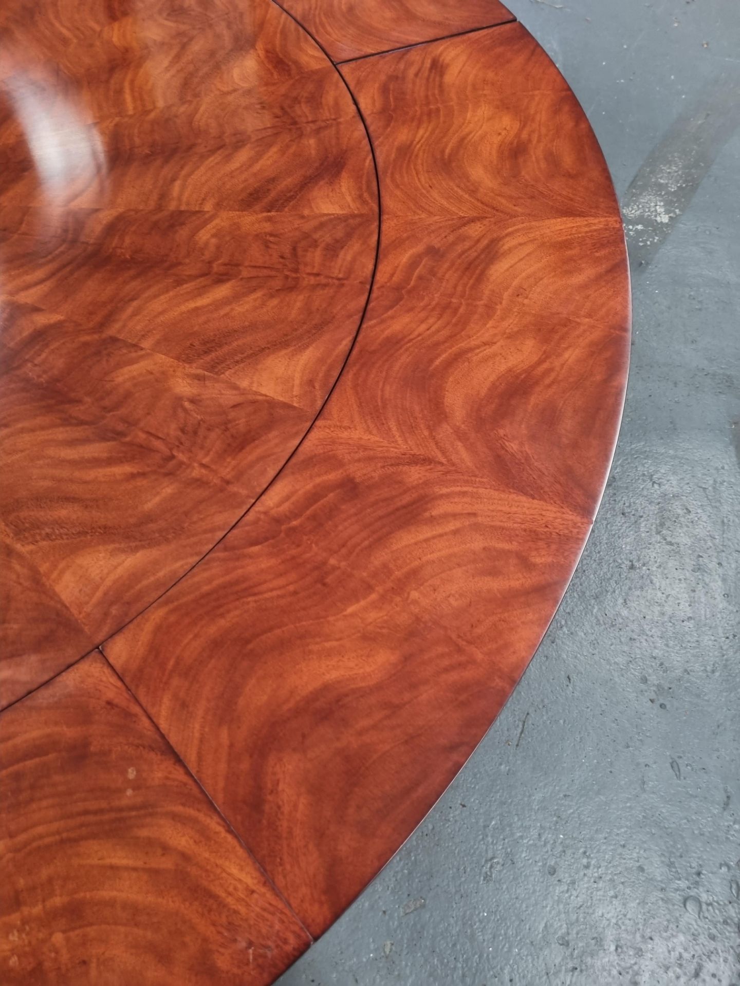 Arthur Brett E X Tending Mahogany Circular Dining Table With Centre Star Detail On One Pedestal With - Bild 9 aus 9