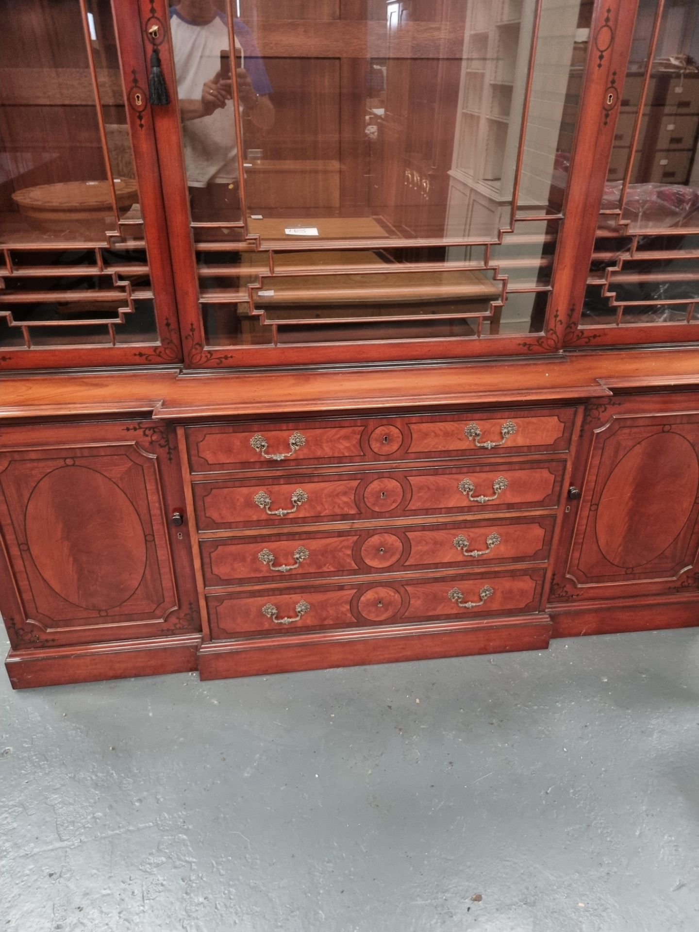 Arthur Brett Chippendale Style Carved Mahogany Bureau Bookcase This Extremely Fine Carved Piece Is - Bild 3 aus 3