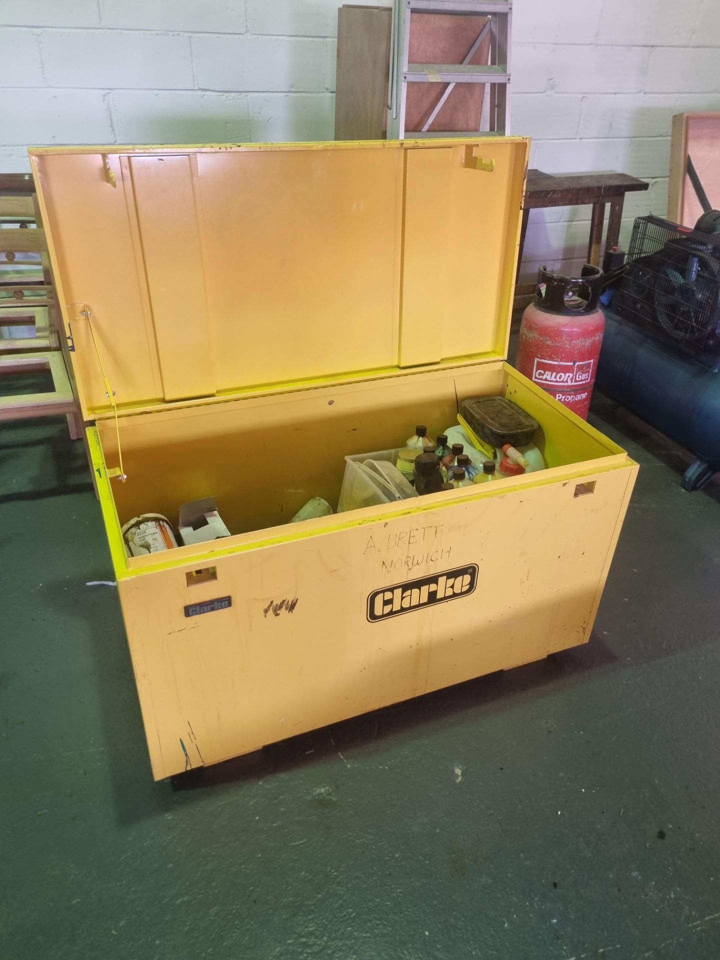 Clarke Metal Tool Chest 122cm X 61cm X 73cm