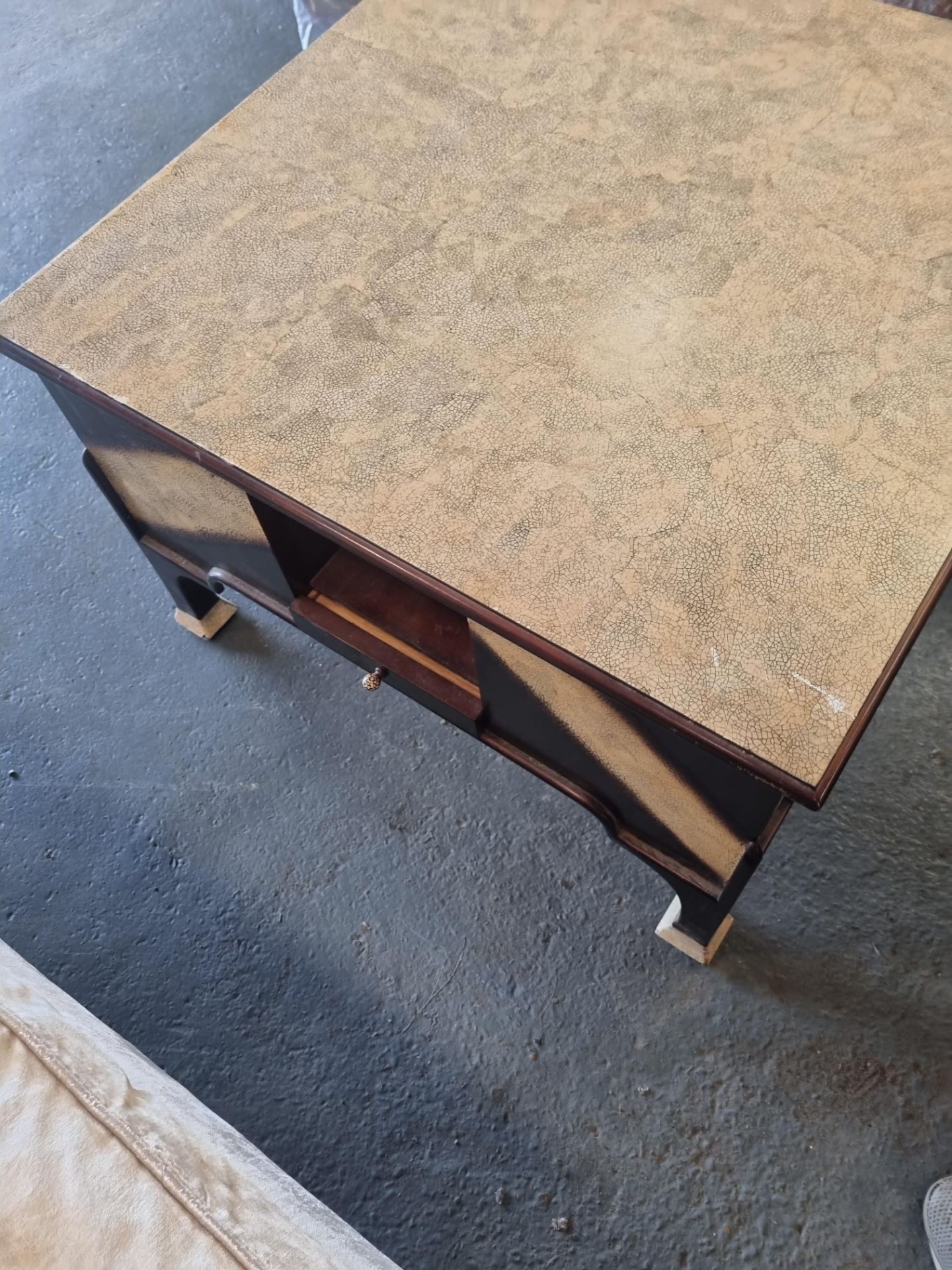 Eggshell Topped Mahogany Coffee Table With Drawers And Slide Outs Cm Width Cm Depth Cm - Image 4 of 4