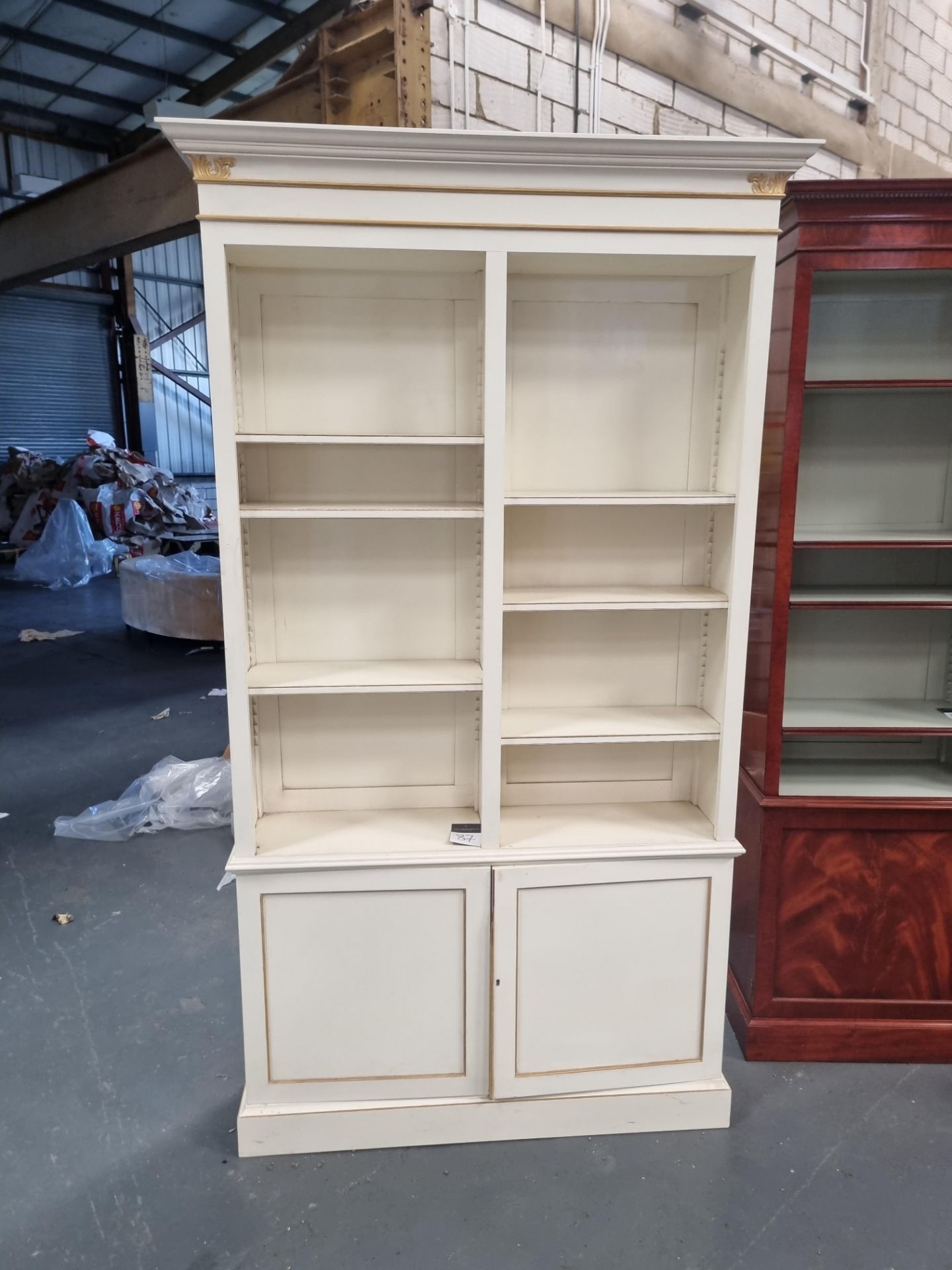 Arthur Brett Open Bookcase In Cream With Gold Detail Height 230cm Width 120cm Depth 28cm - Bild 2 aus 2