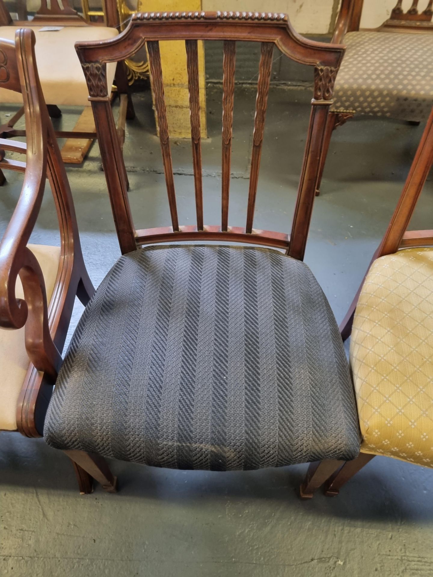 2 X Arthur Brett Sheraton-Style Mahogany Stick Back Dining Side Chair With Upholstered Seat - Bild 2 aus 3