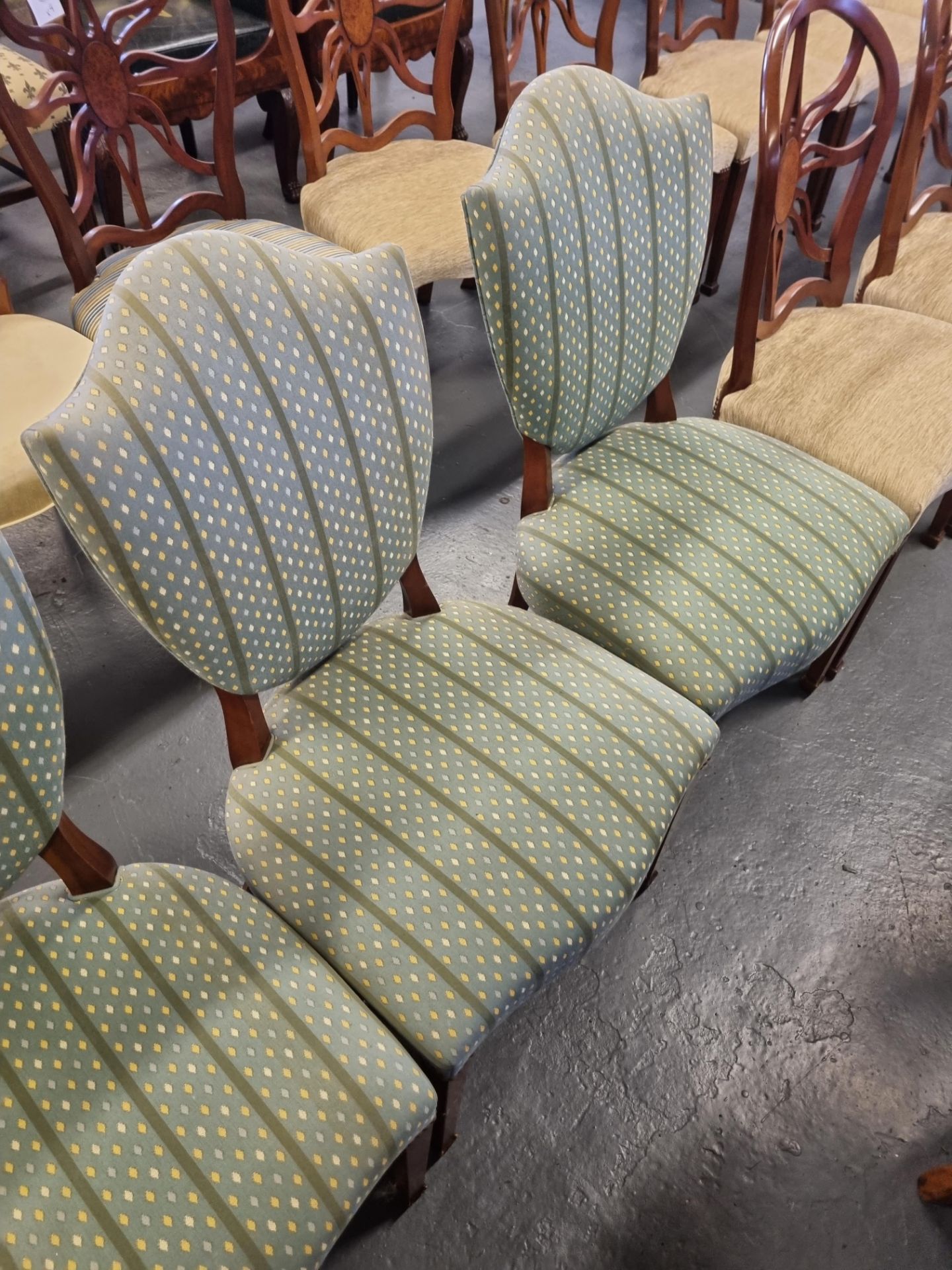 5 X Arthur Brett Upholstered Shield Back Chairs In Green Patterned Bespoke Upholstery The Shield - Image 5 of 5