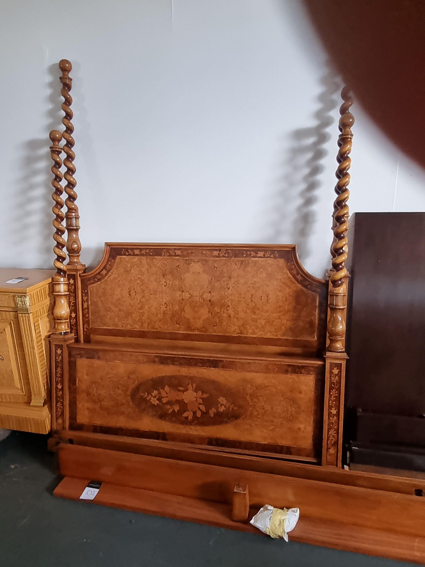 Arthur Brett Marquetry 5ft Four Poster Bed With Barley Twists Overall Length 224cm Overall Width - Bild 2 aus 2