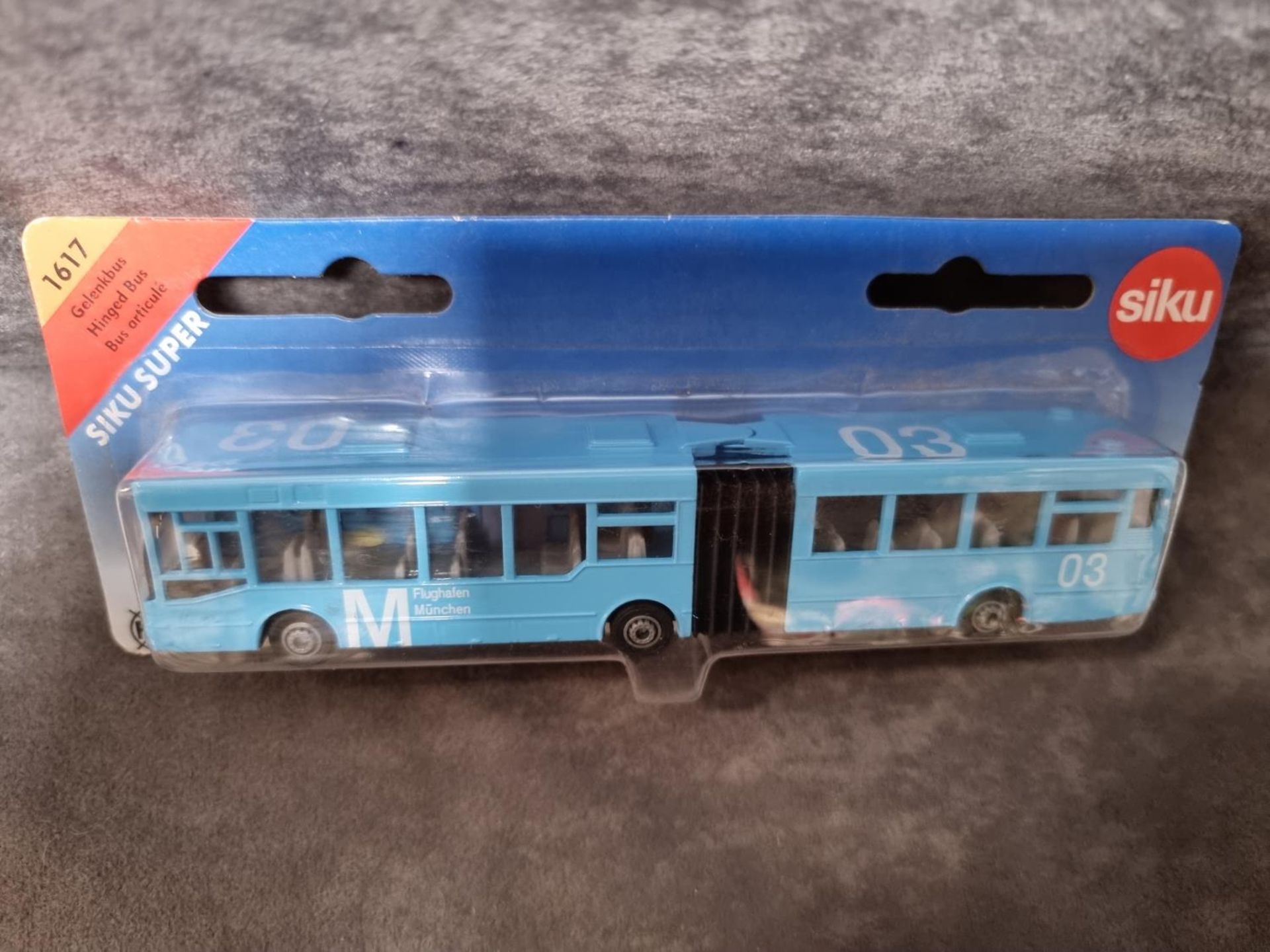 SIKU #1617 Man Articulated Bus Blue No 3 Flughafen Munchen 1/87 Scale