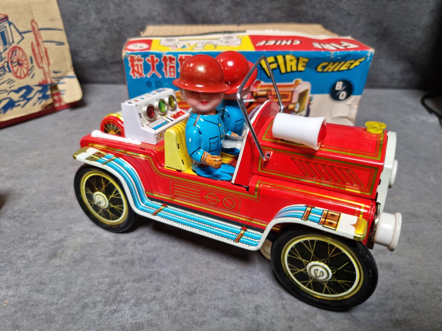 Vintage B/O China 70s ME699 Battery Operated Fire Chief Tin Lithograph Car A Vintage Well - Bild 2 aus 2