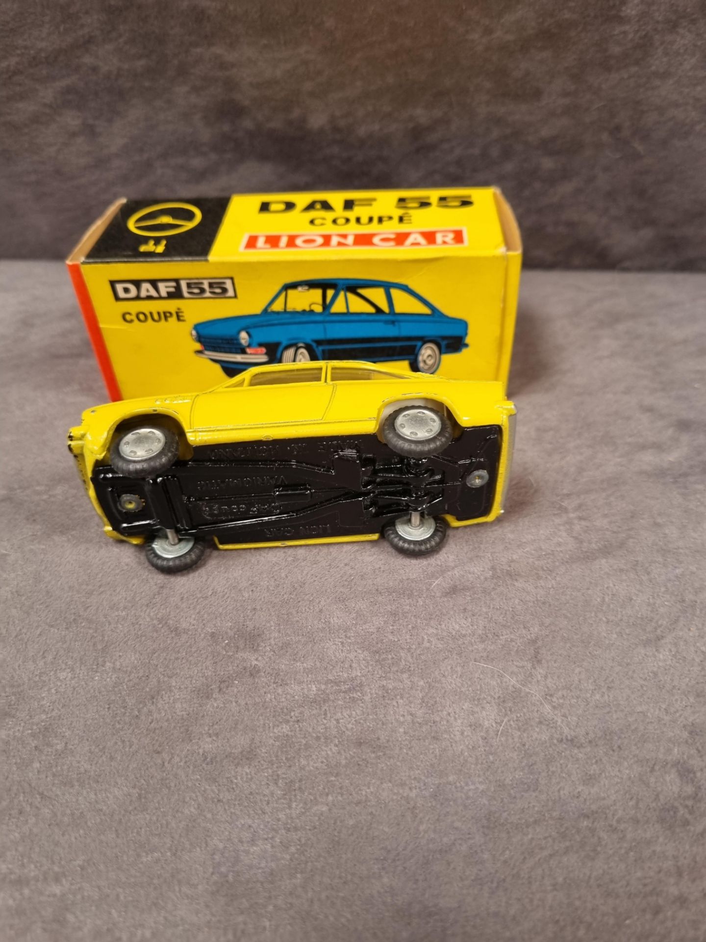 Lion Car diecast #40 DAF55 Coupe in yellow with excellent box - Bild 4 aus 4