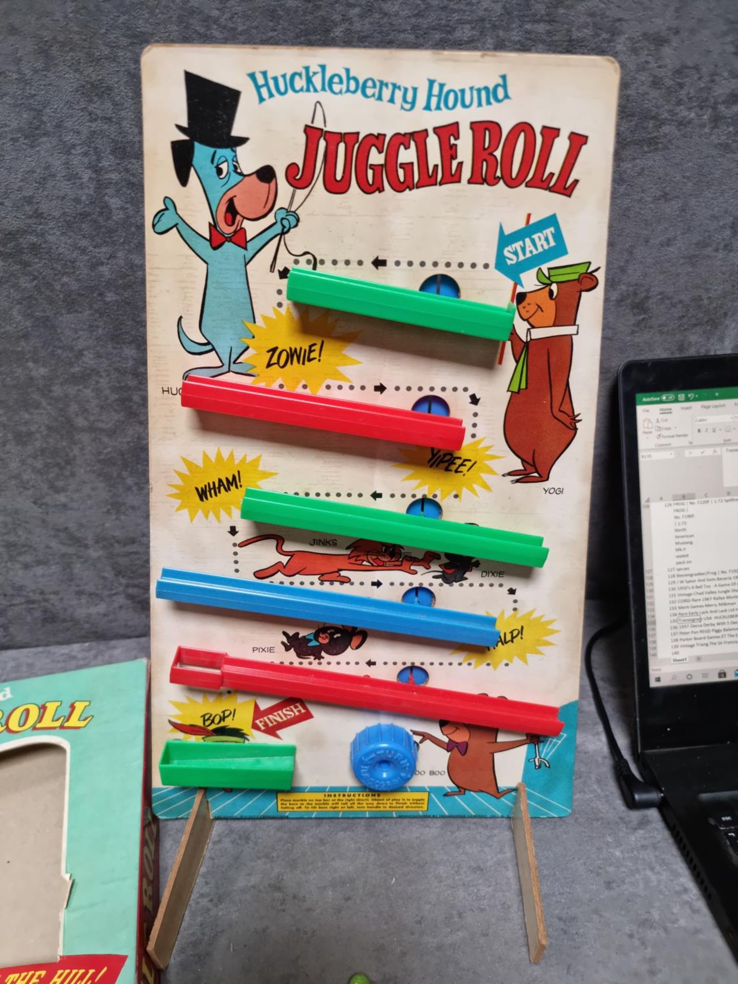 Transogram USA HUCKLEBERRY HOUND Juggle Roll Game 1960's Hanna Barbara For The Hanna Barbera Fans,