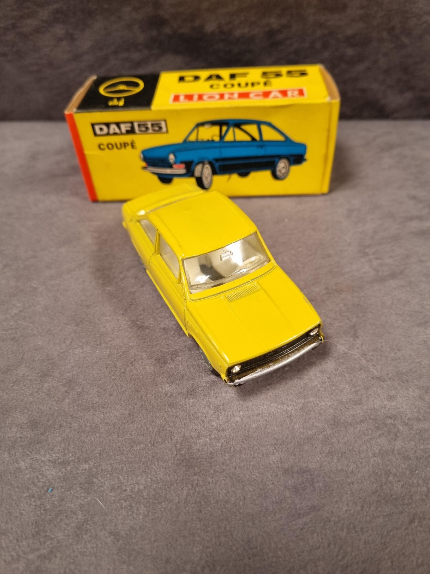 Lion Car diecast #40 DAF55 Coupe in yellow with excellent box