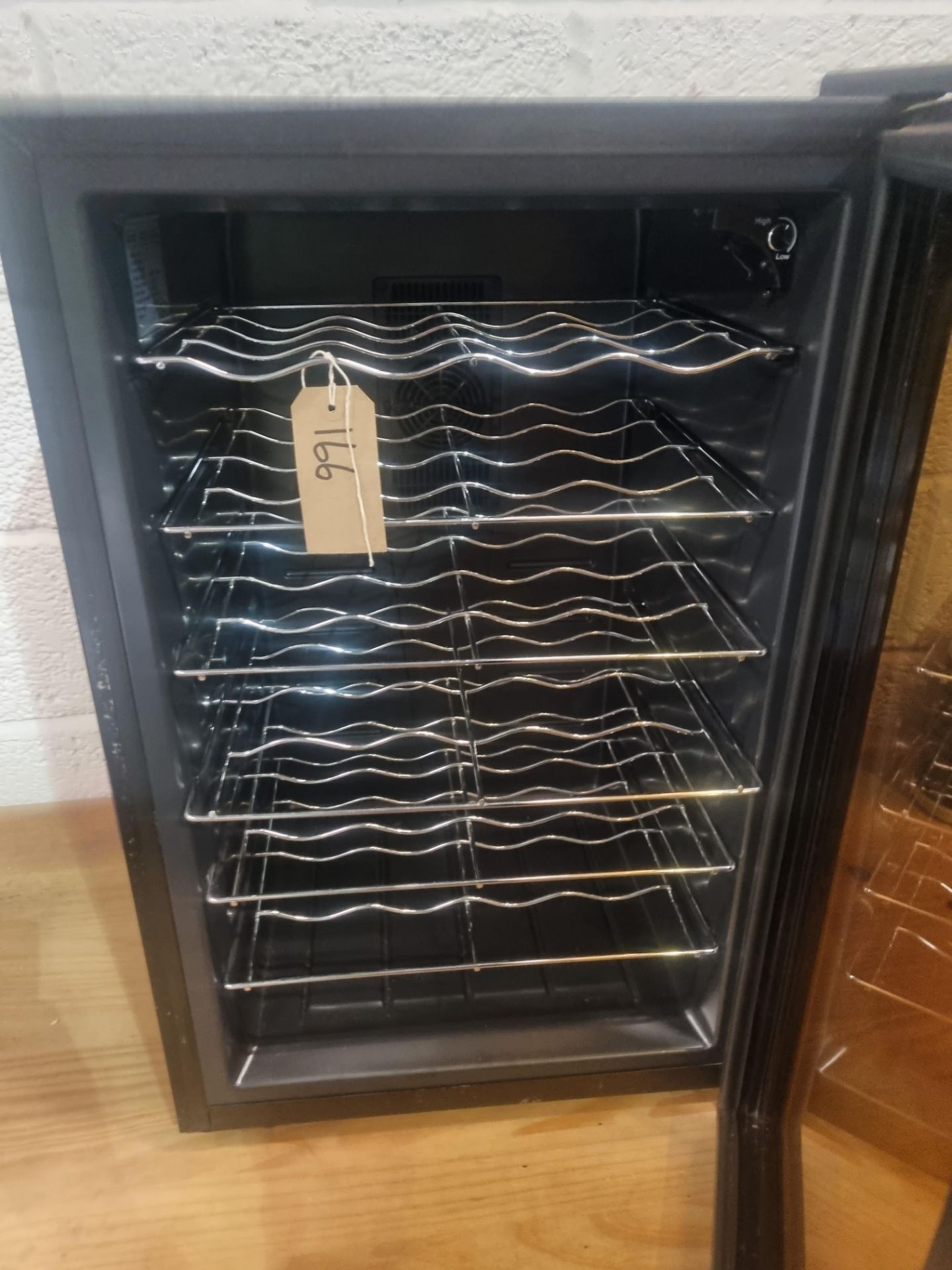 Baumatic model BW287BL wine cooler single glass door 65 liter SN 13170238 - Image 4 of 4