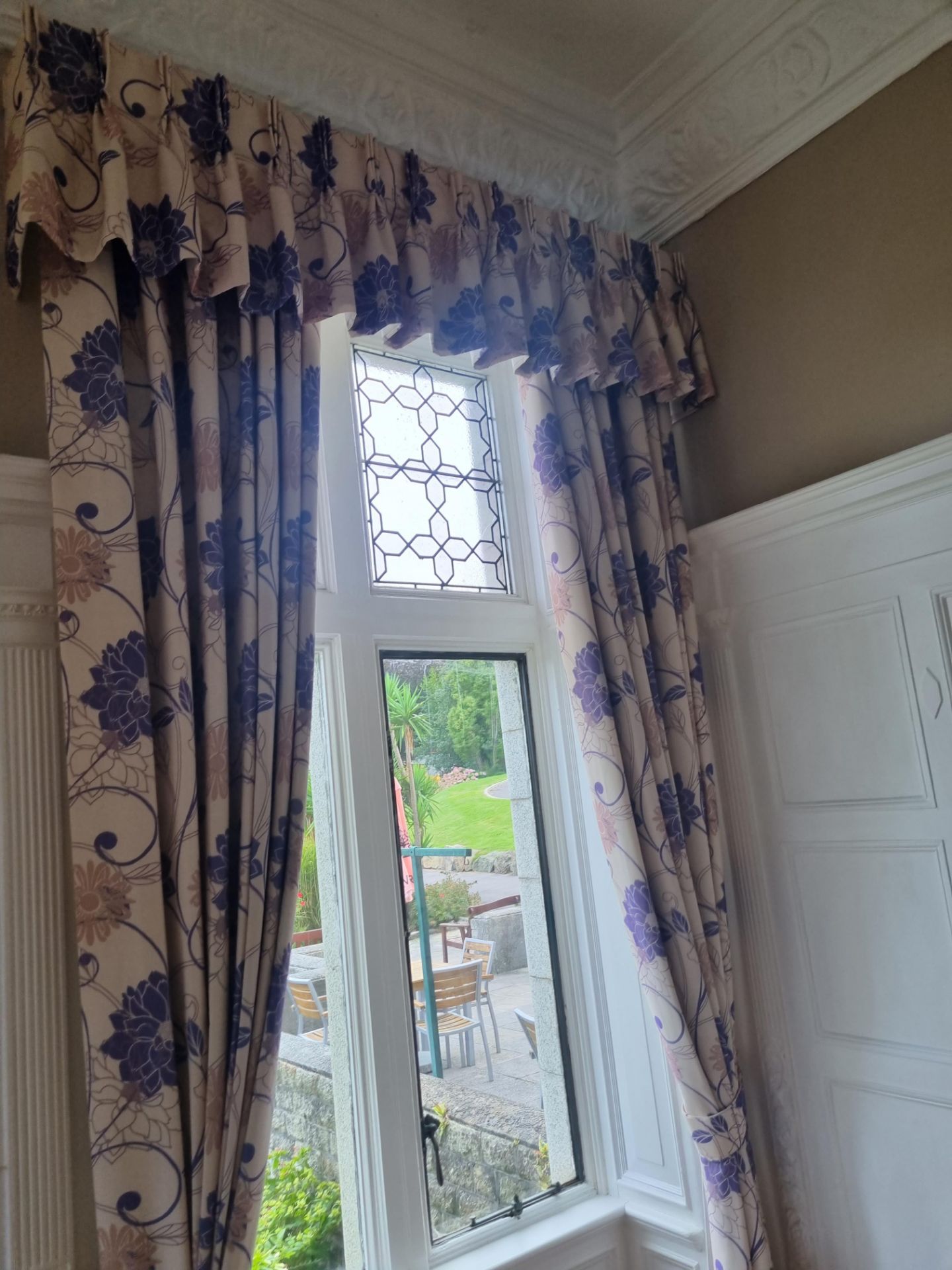 4 Sets Of Cream And Blue Fully Lined Curtains With Matching Pelmet And Tie Backs D3300mm W 1500mm, D - Image 5 of 5