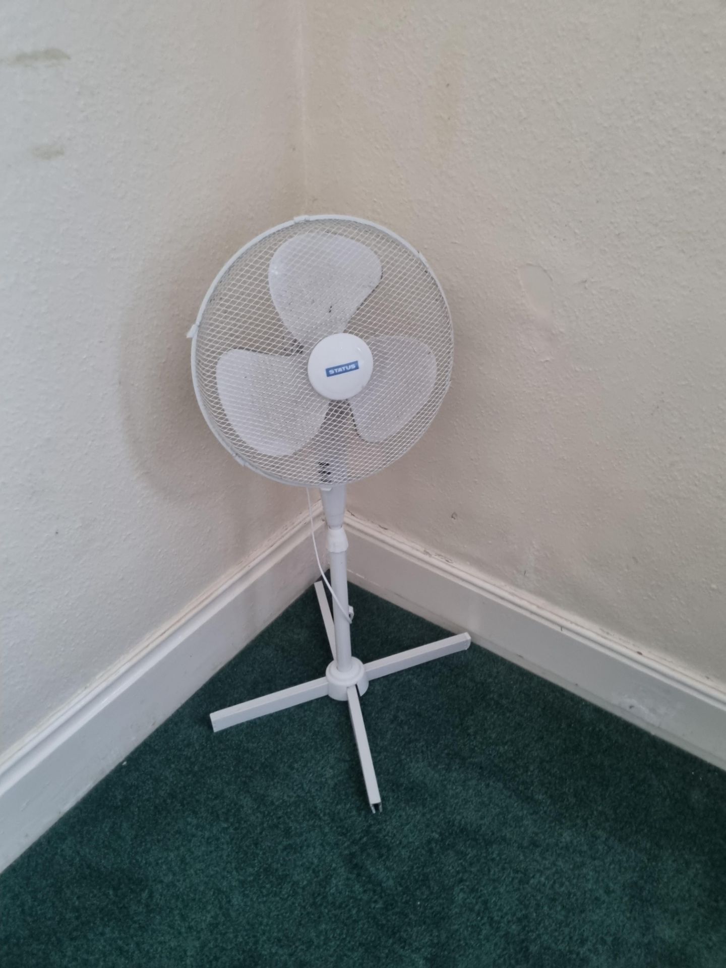 3x Floor Fan (3, 4, )