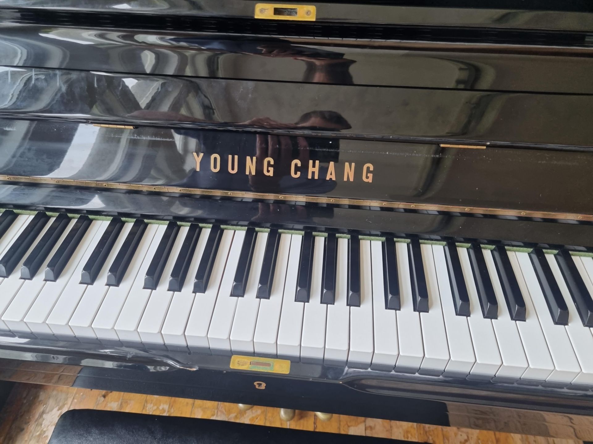 Young Chang Akki Co. Korea Model U-1 Upright Strung Piano In Black Laquer Complete With Piano - Bild 2 aus 9