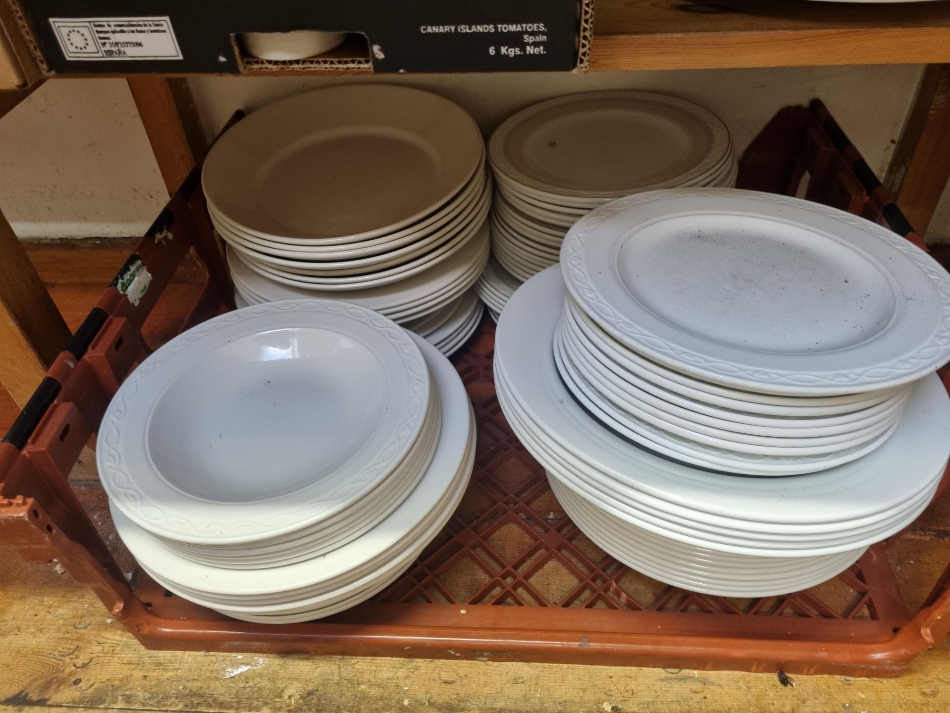 A Quantity Of Various Plates - Bild 2 aus 2