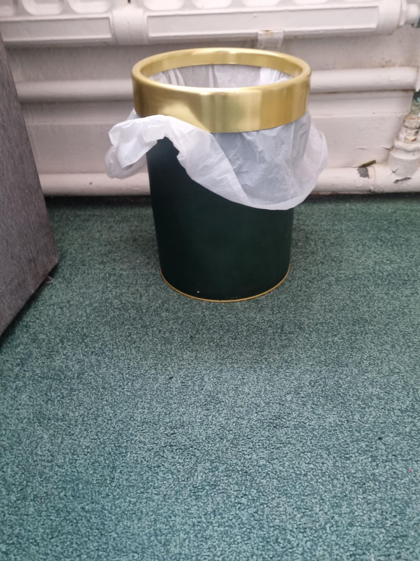 8x Green And Gold Waste Bin