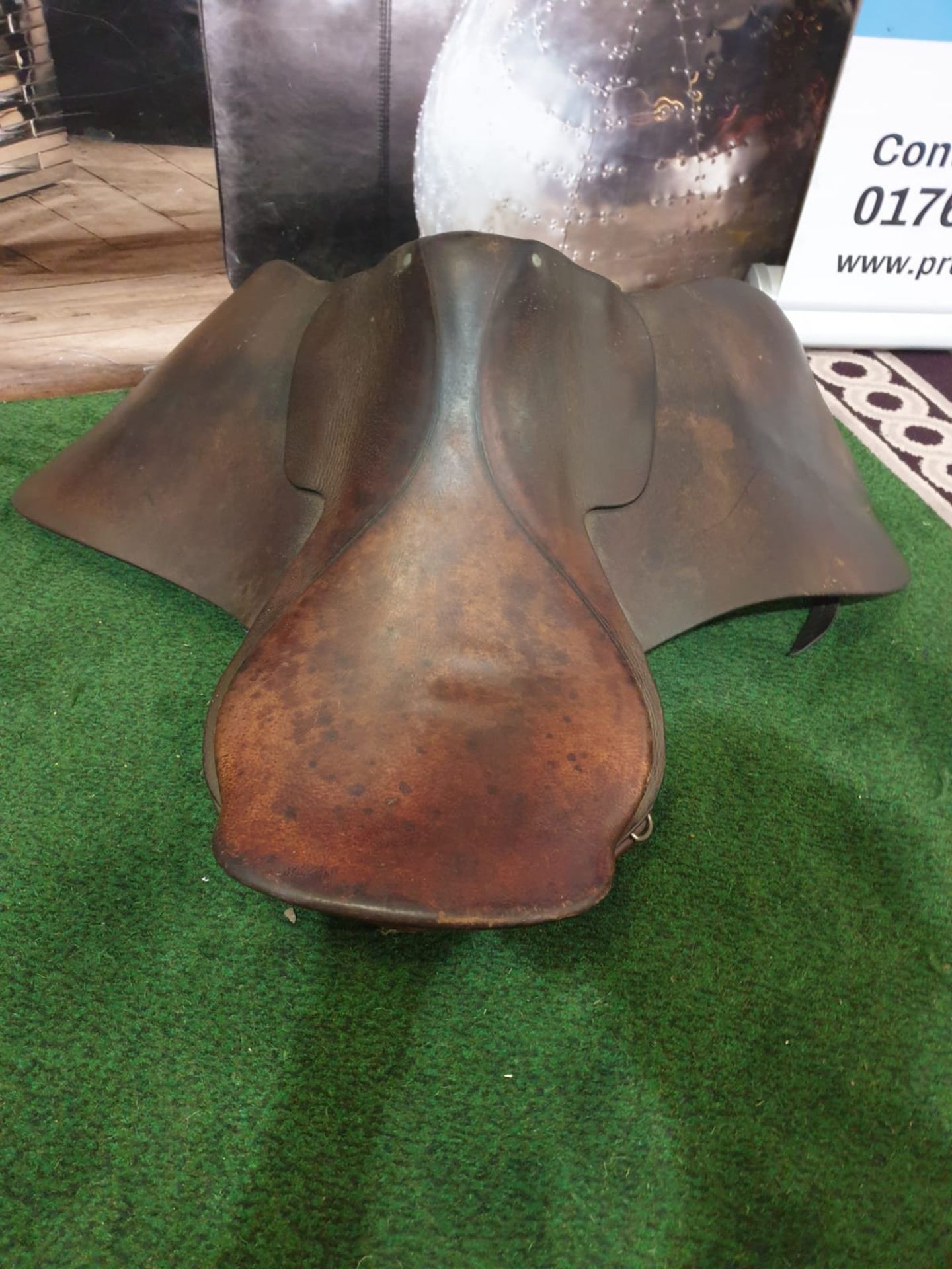 Vintage leather horses saddle. c. Circa 1960 Height 90 cm; Length 48 cm; Depth 45 cm - Bild 2 aus 4