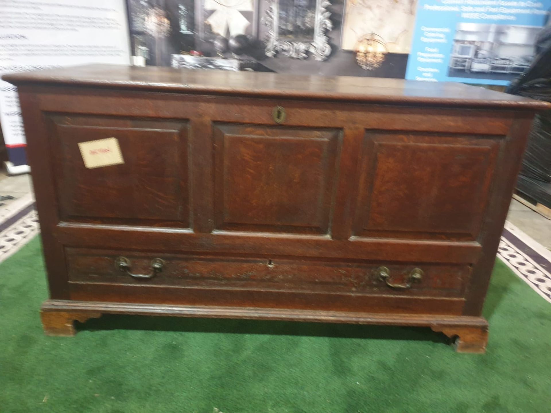 A George III oak `mule` chest. The planked hinged lid above a triple panel front and lower - Image 4 of 7