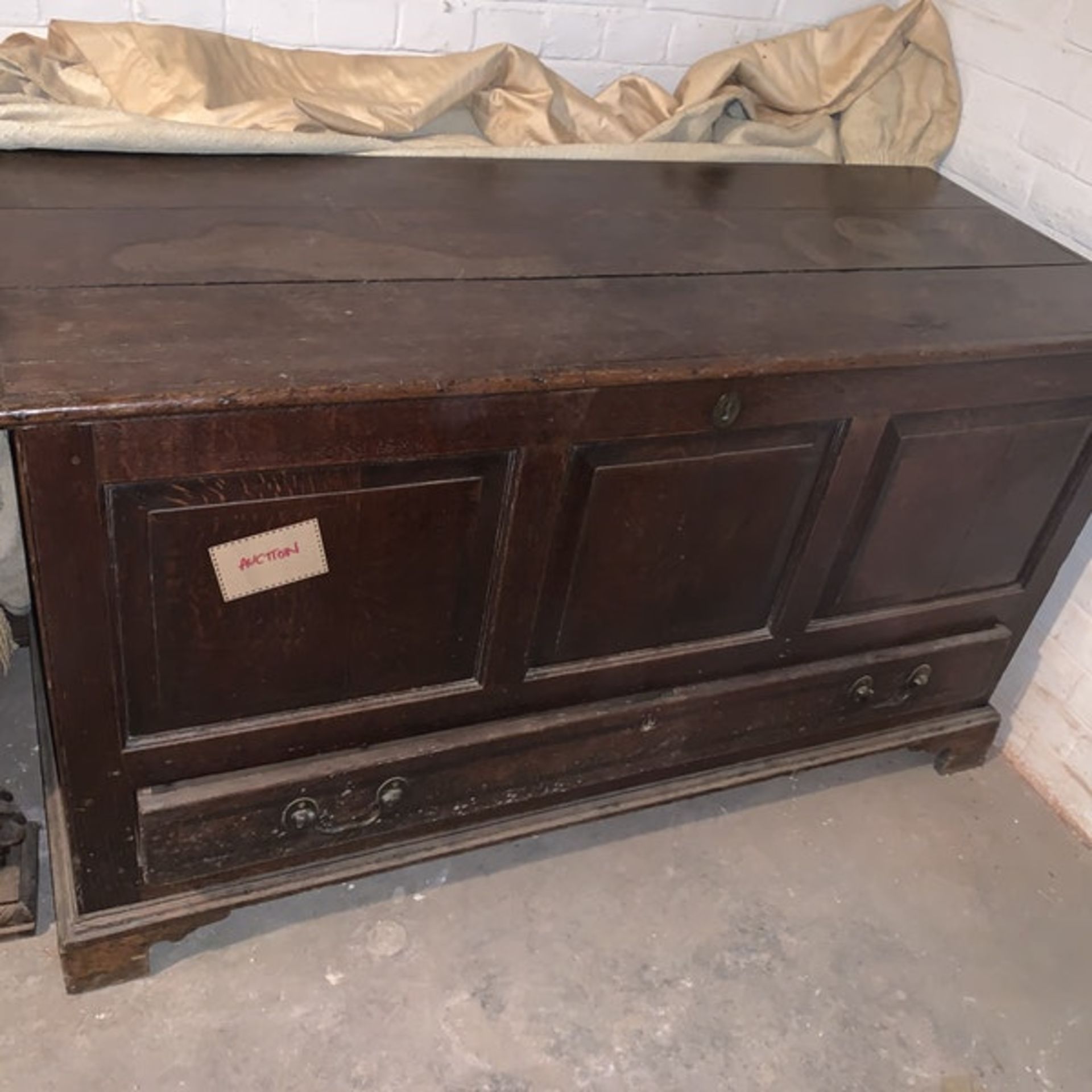 A George III oak `mule` chest. The planked hinged lid above a triple panel front and lower - Image 7 of 7