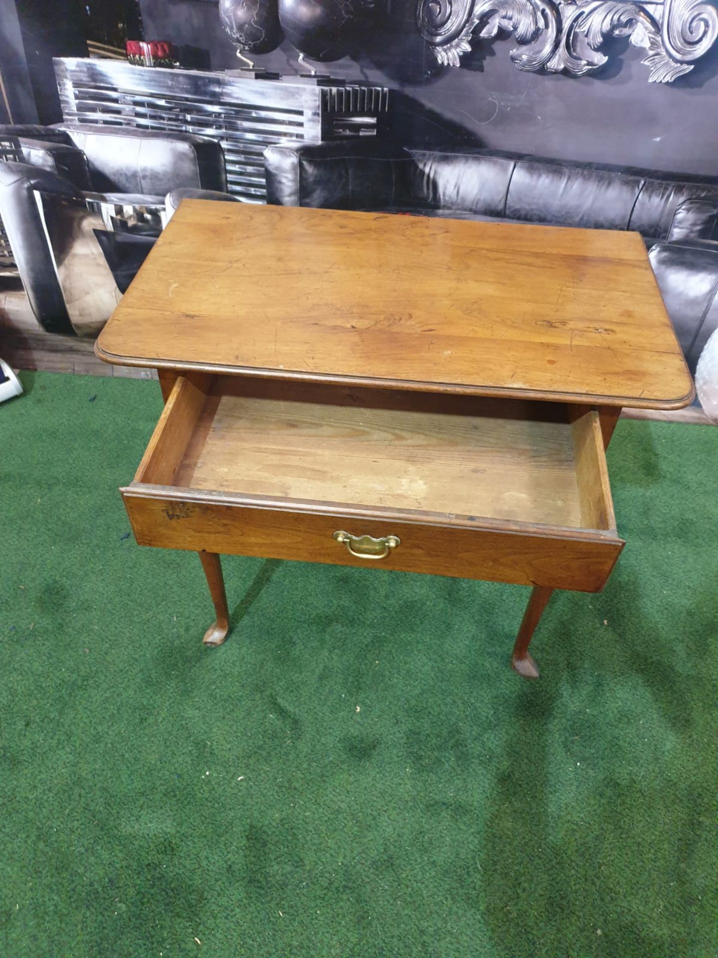 Georgian walnut single drawer side table The table has a single oak lined drawer that has a cock - Image 2 of 3