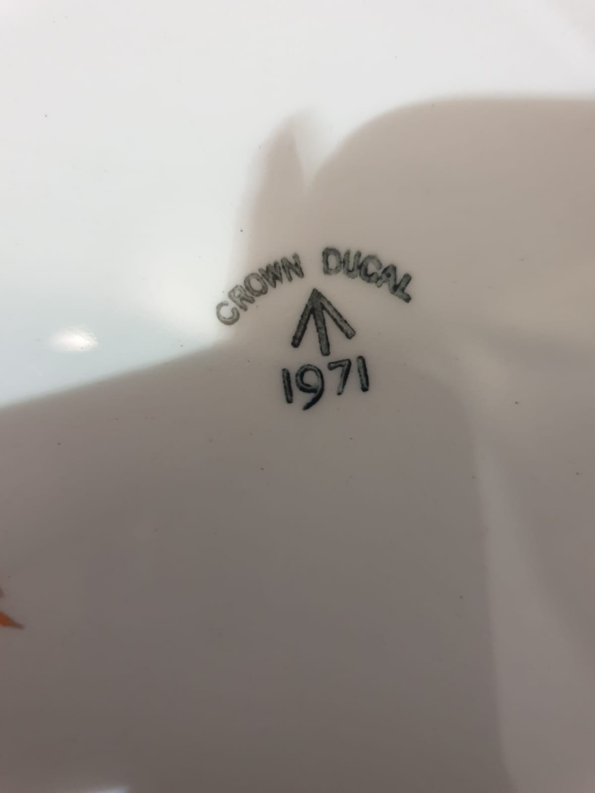 13 x Crown Ducal England Dinner plates White Gold rim 1971 - Image 3 of 3