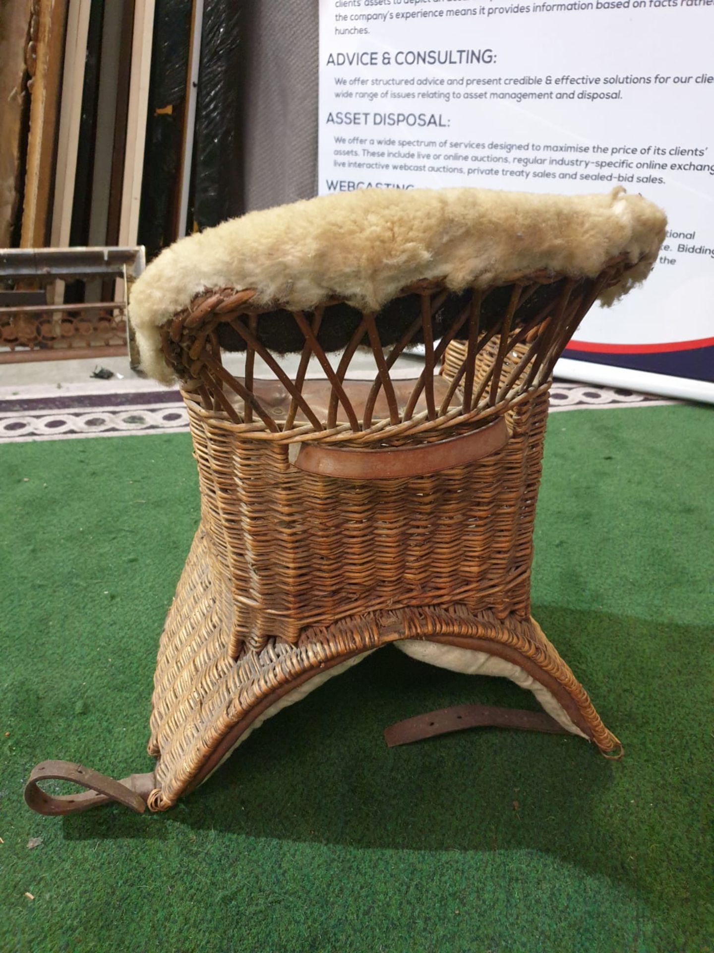 A wicker childs horse saddle formed as an armchair with straps and stirrups. c. Circa 1910 Height 60 - Bild 6 aus 7