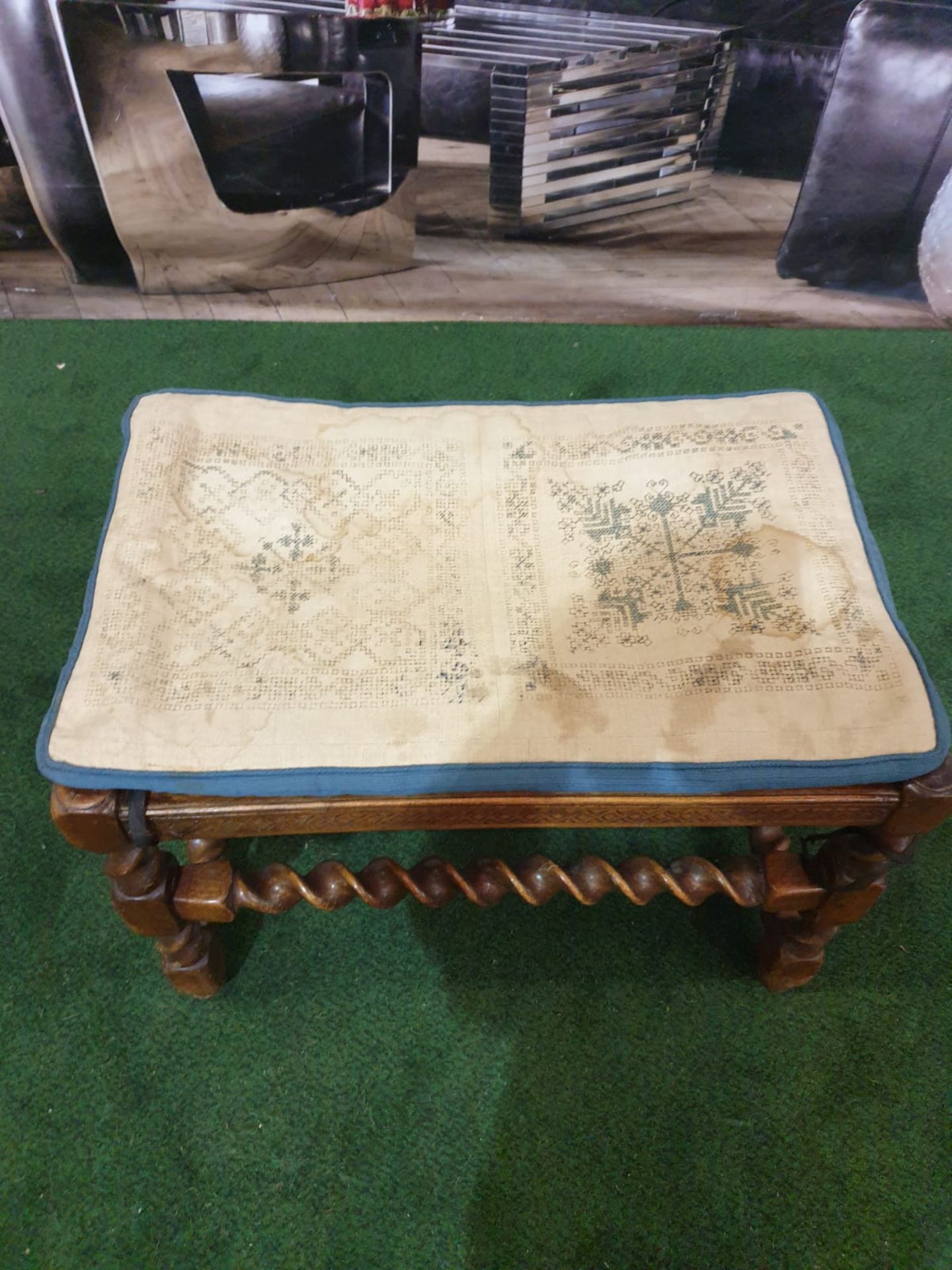 A walnut dressing stool. The oblong cushioned seat over a diaper-incised rail on twist-turned and - Image 2 of 6