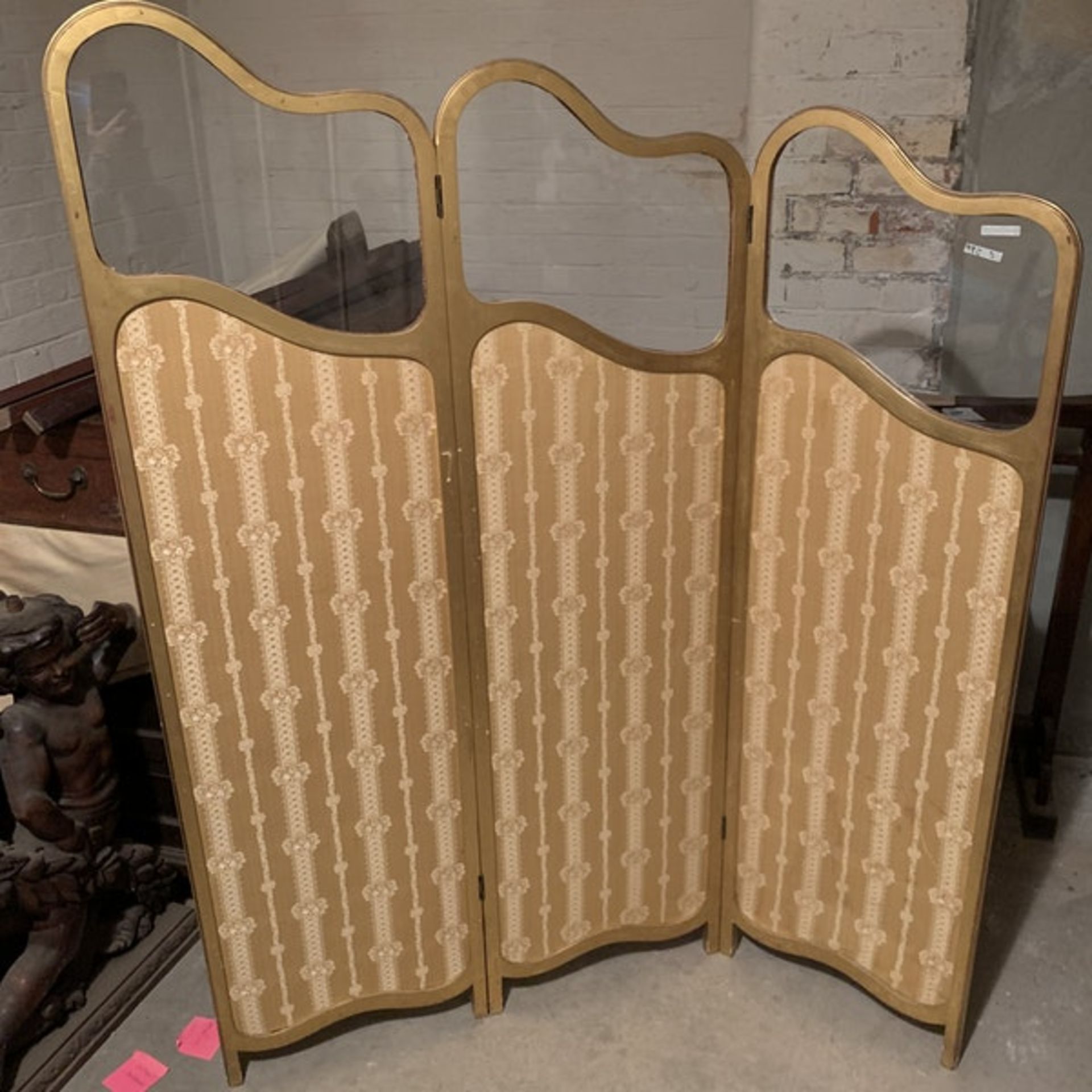 A giltwood and upholstered screen.The three graduated panels with glazed upper panels over damask- - Bild 3 aus 3