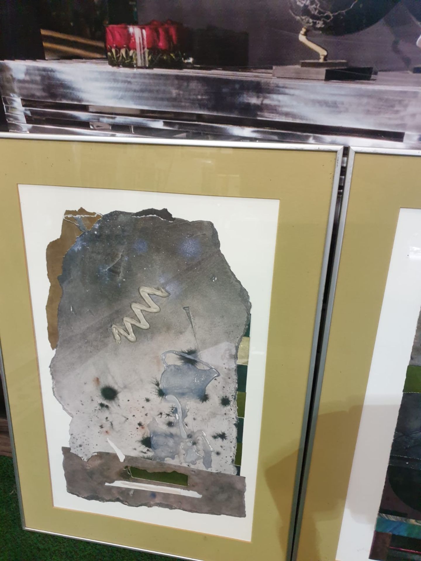 A set of 3 framed Abstract prints in modern Silver frames 49 x 70cm - Bild 3 aus 3
