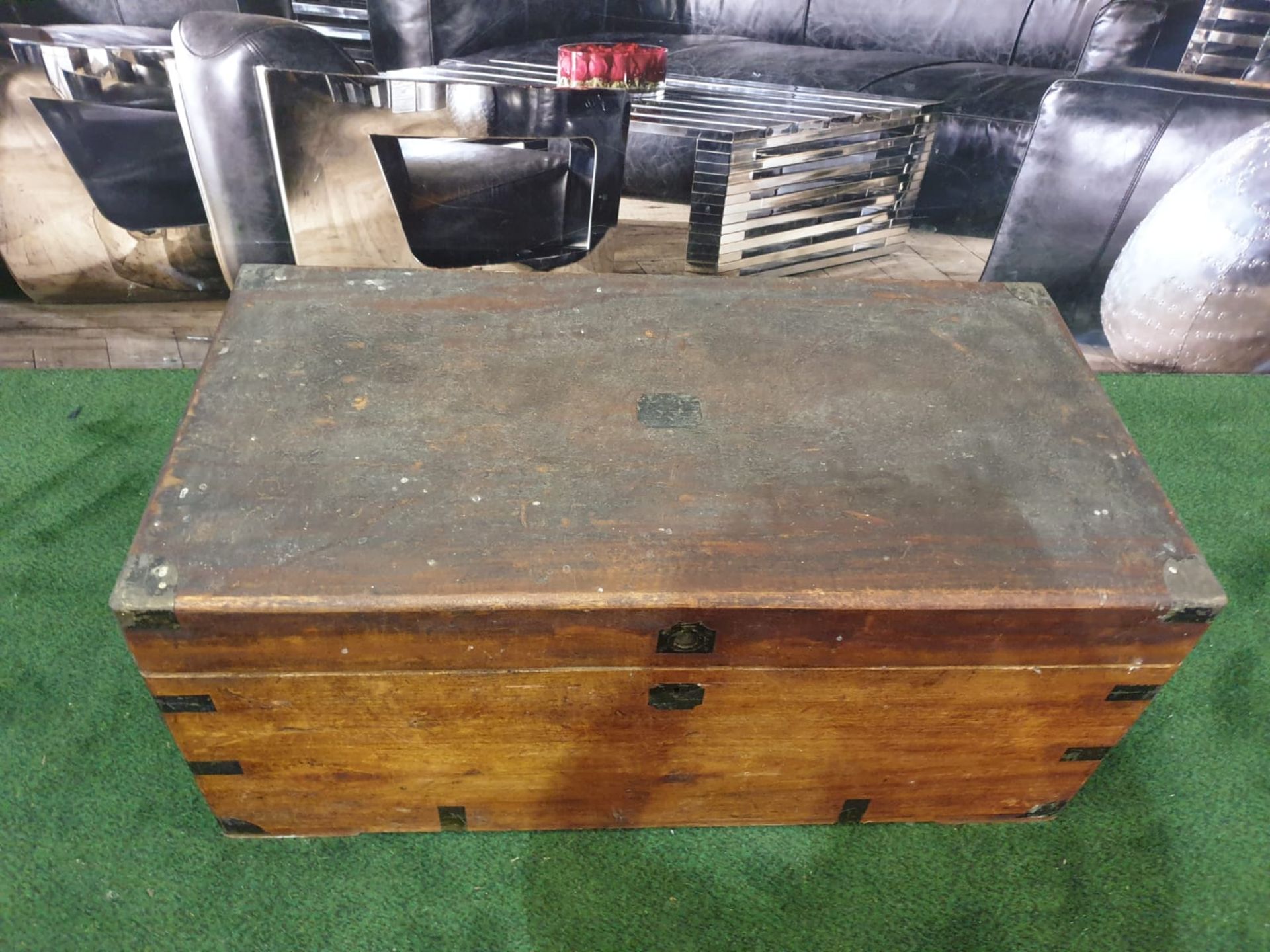 Oak Coffer or Travel Chest This mid-sized English oak coffer trunk is a pleasingly styled example - Image 2 of 4