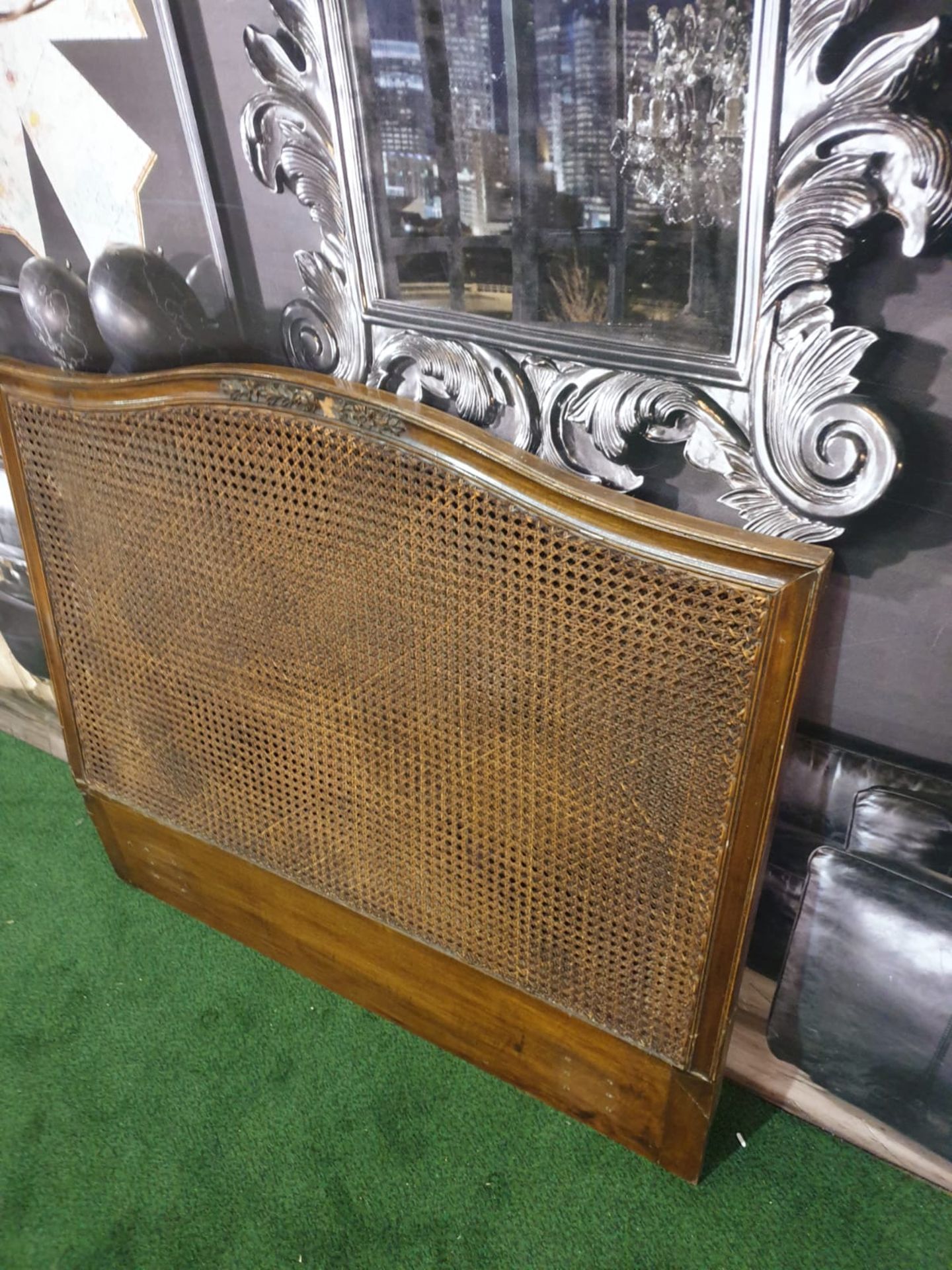 A mahognay framed with leather mesh inset panel headboard 97 x 89cm - Bild 4 aus 5