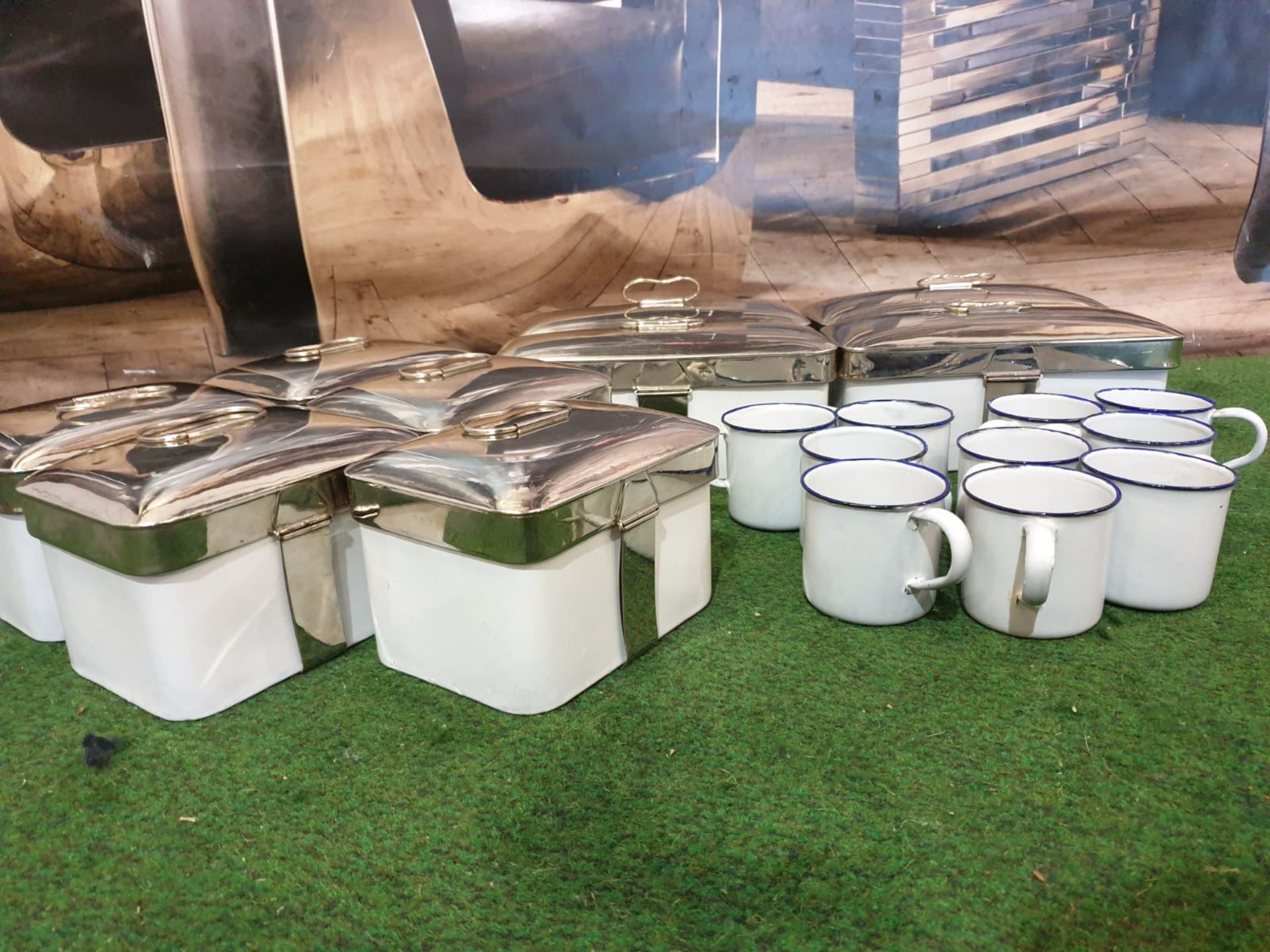 A quantity of enamel tins and cups as found with chrome clip lids 5 x large tins 25 x 13 x 10cm 6x - Image 2 of 2