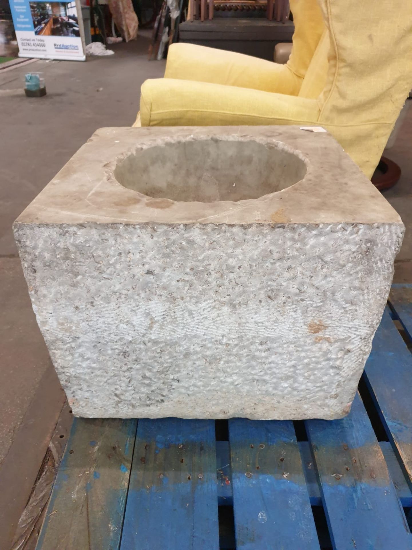 A marble square font with bowl scooped out 46 x 44 x 39cm - Bild 3 aus 3