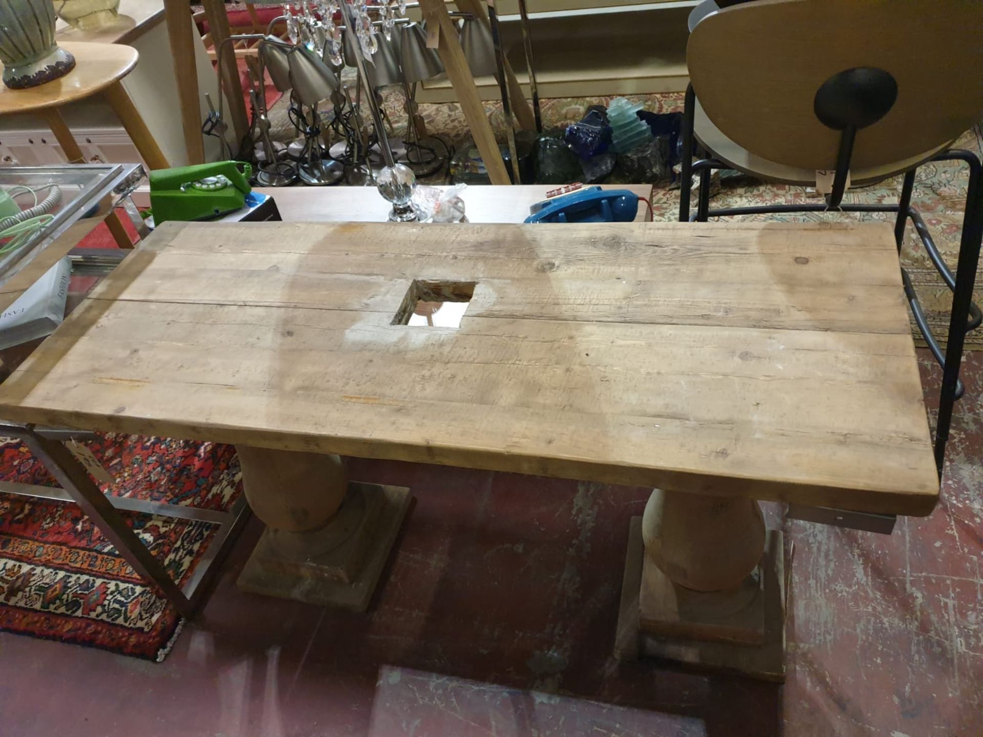 A Rustic Reclaimed Wood Bench Table With Cut Through For Basin 120 X 47 X 65cn (SR195) Ex Showroom - Bild 2 aus 2