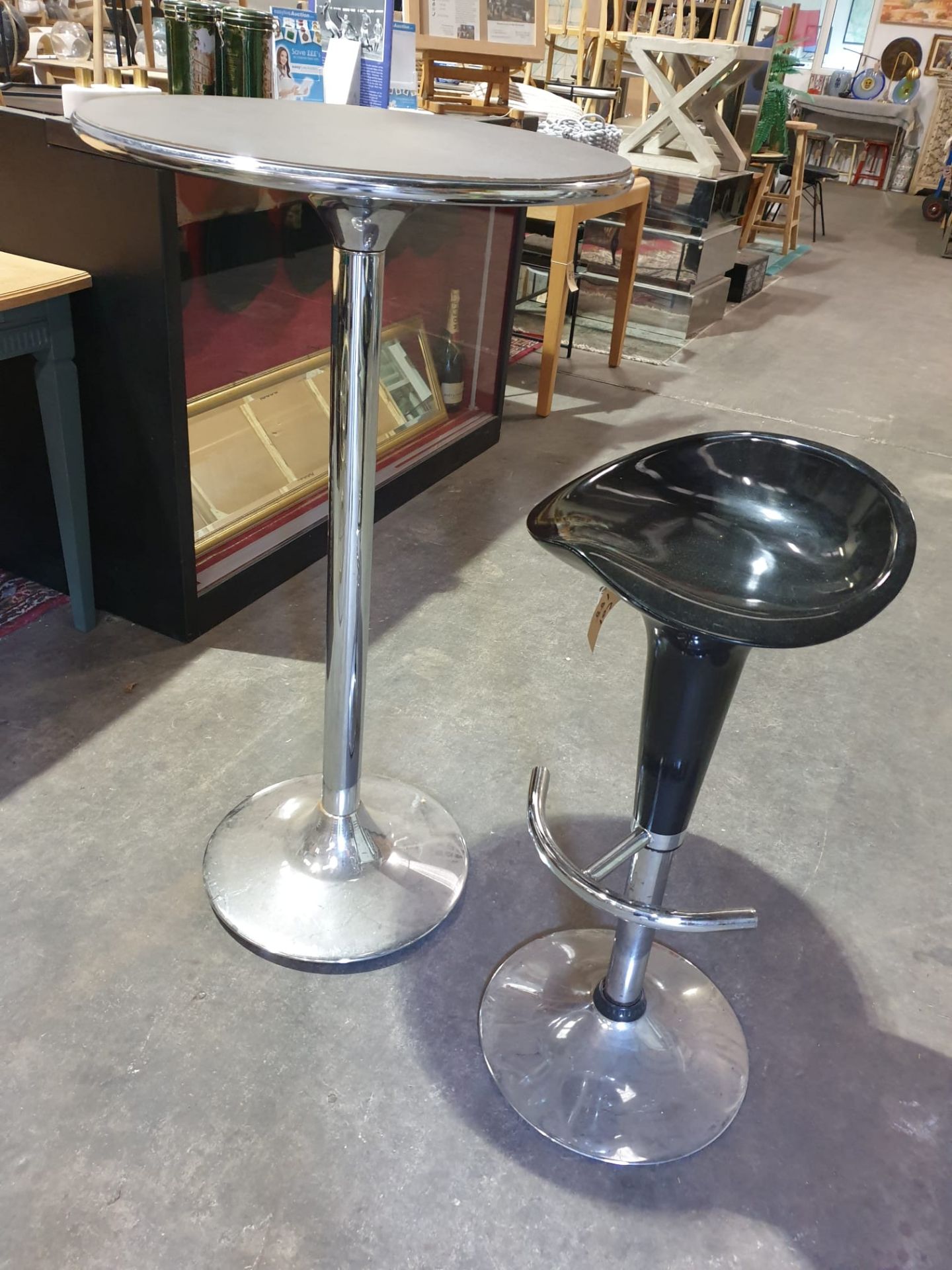 Poseur Table And Stool Circular Poseur Table With Round Chrome Base And Complete With A Modern - Bild 2 aus 2