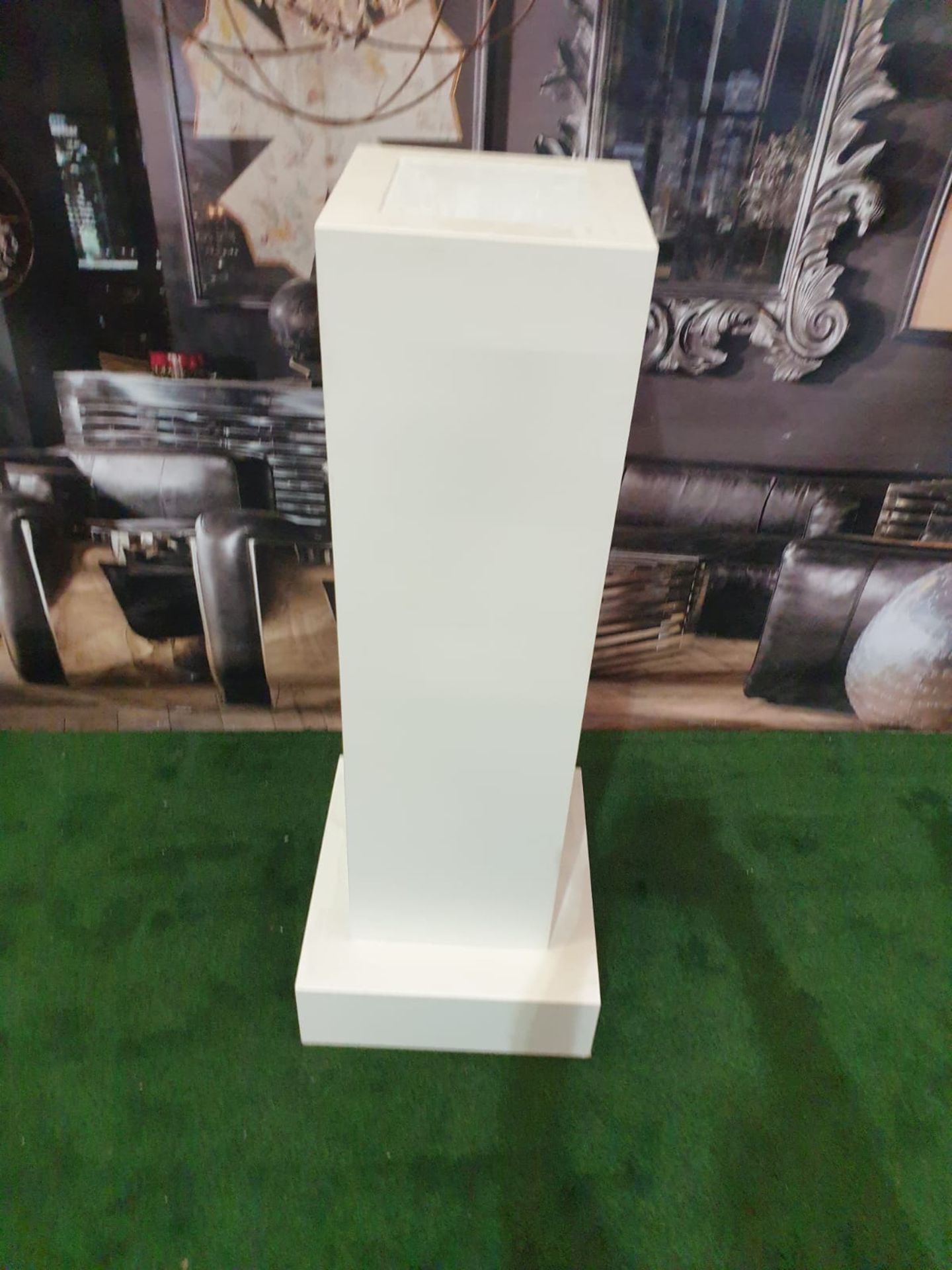 White Composite Plinth For Statues 48 X 43 X 120cm (ST38) - Bild 2 aus 3